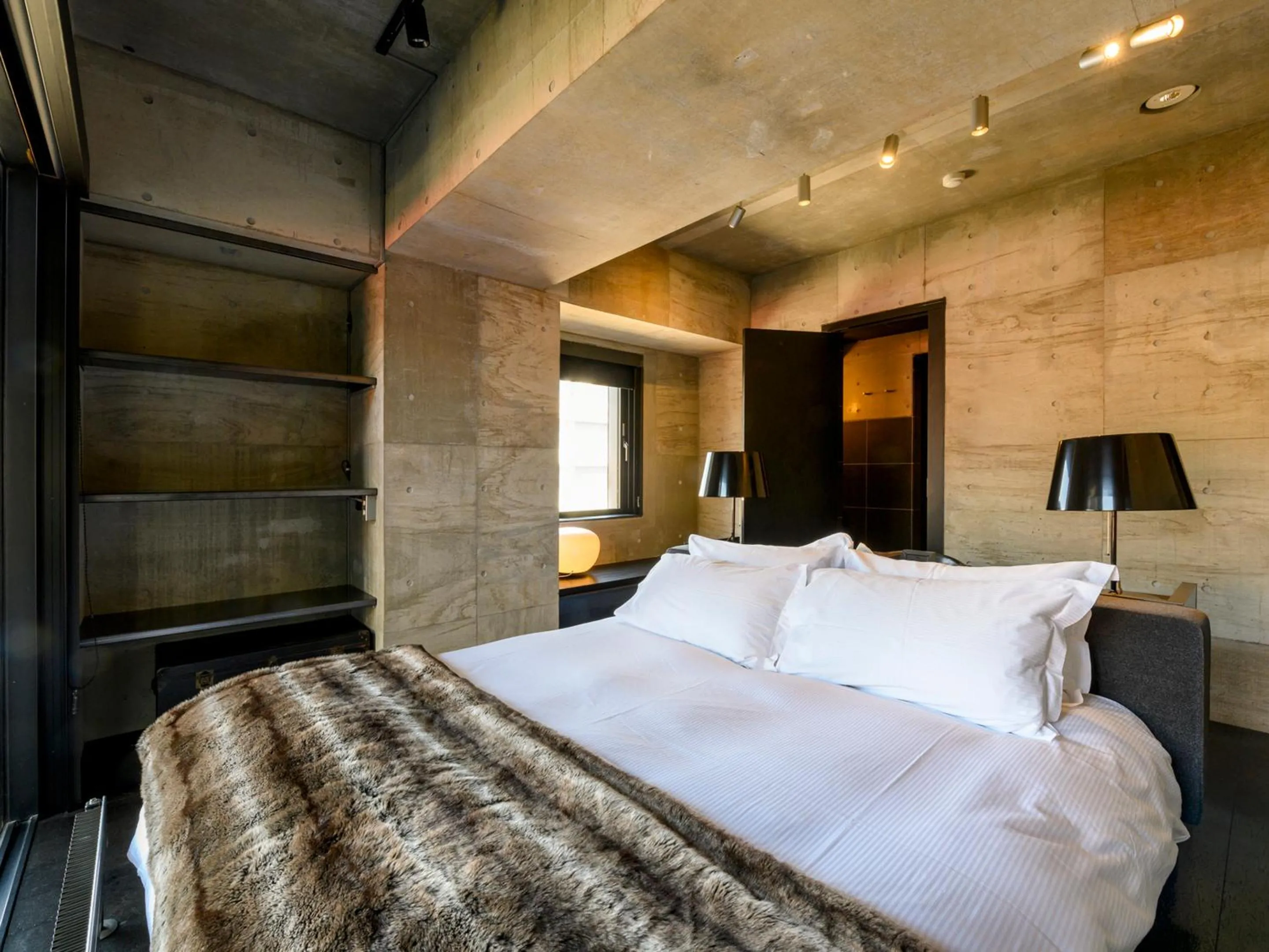 Bedroom, Bed in Suiboku