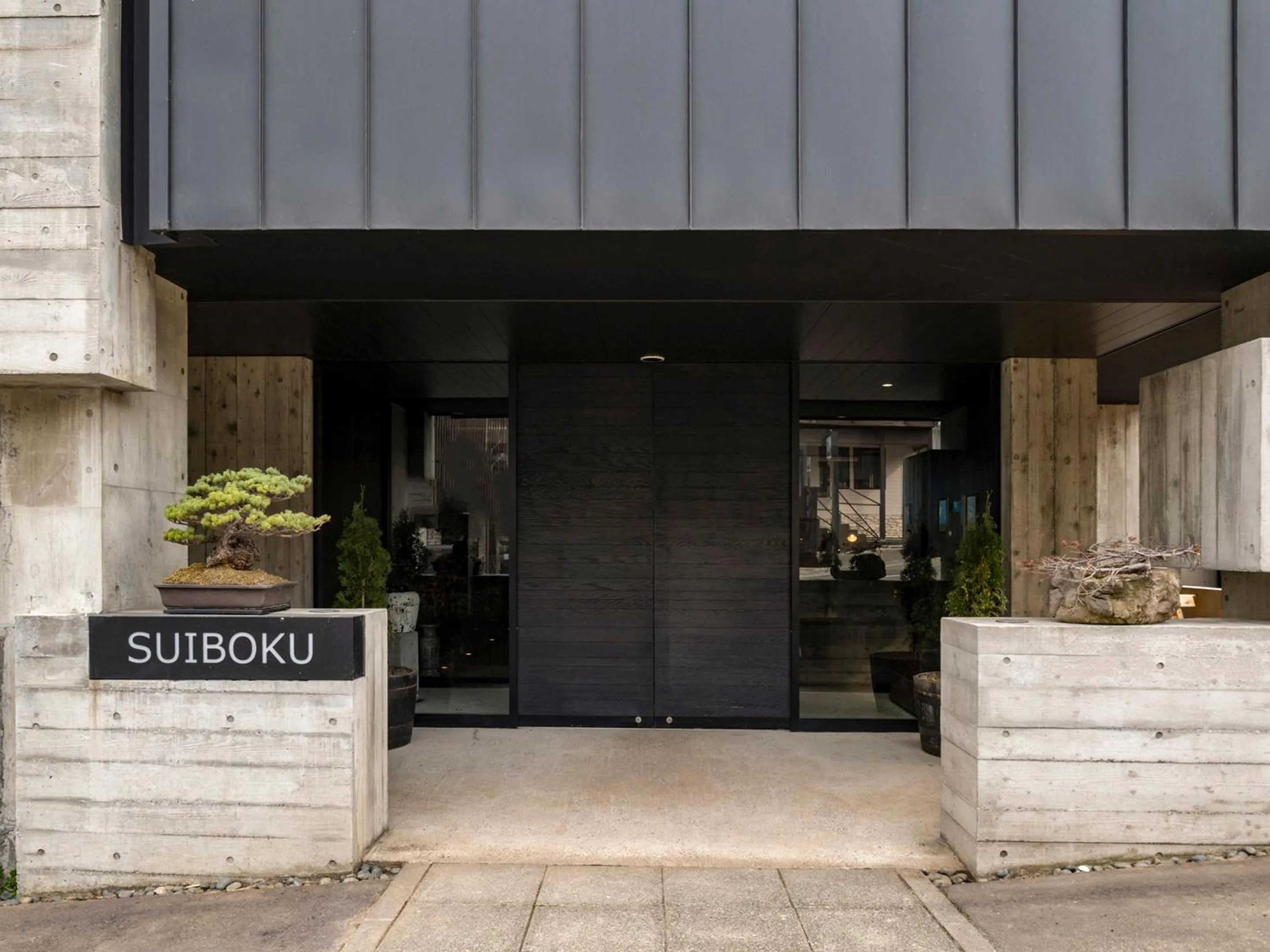 Facade/entrance in Suiboku