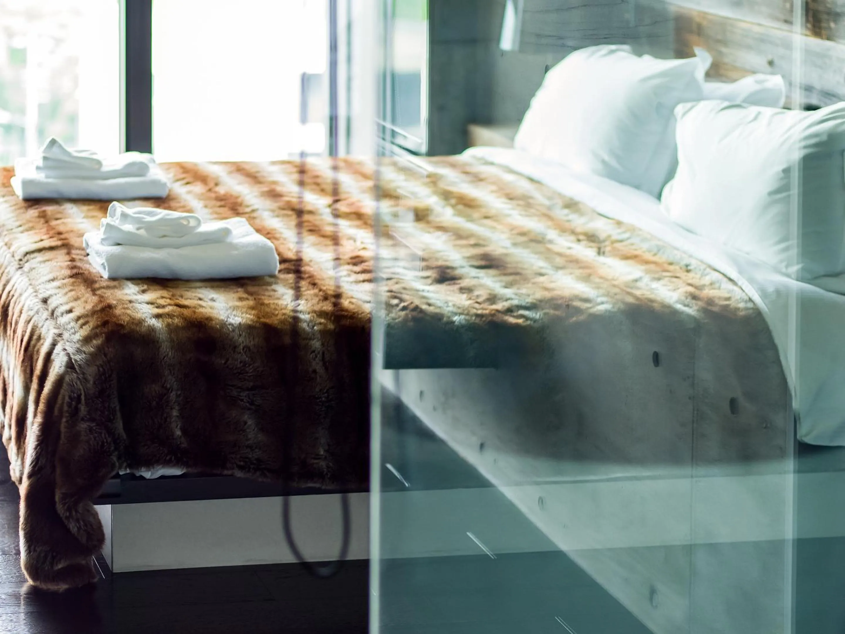 Bedroom, Bed in Suiboku