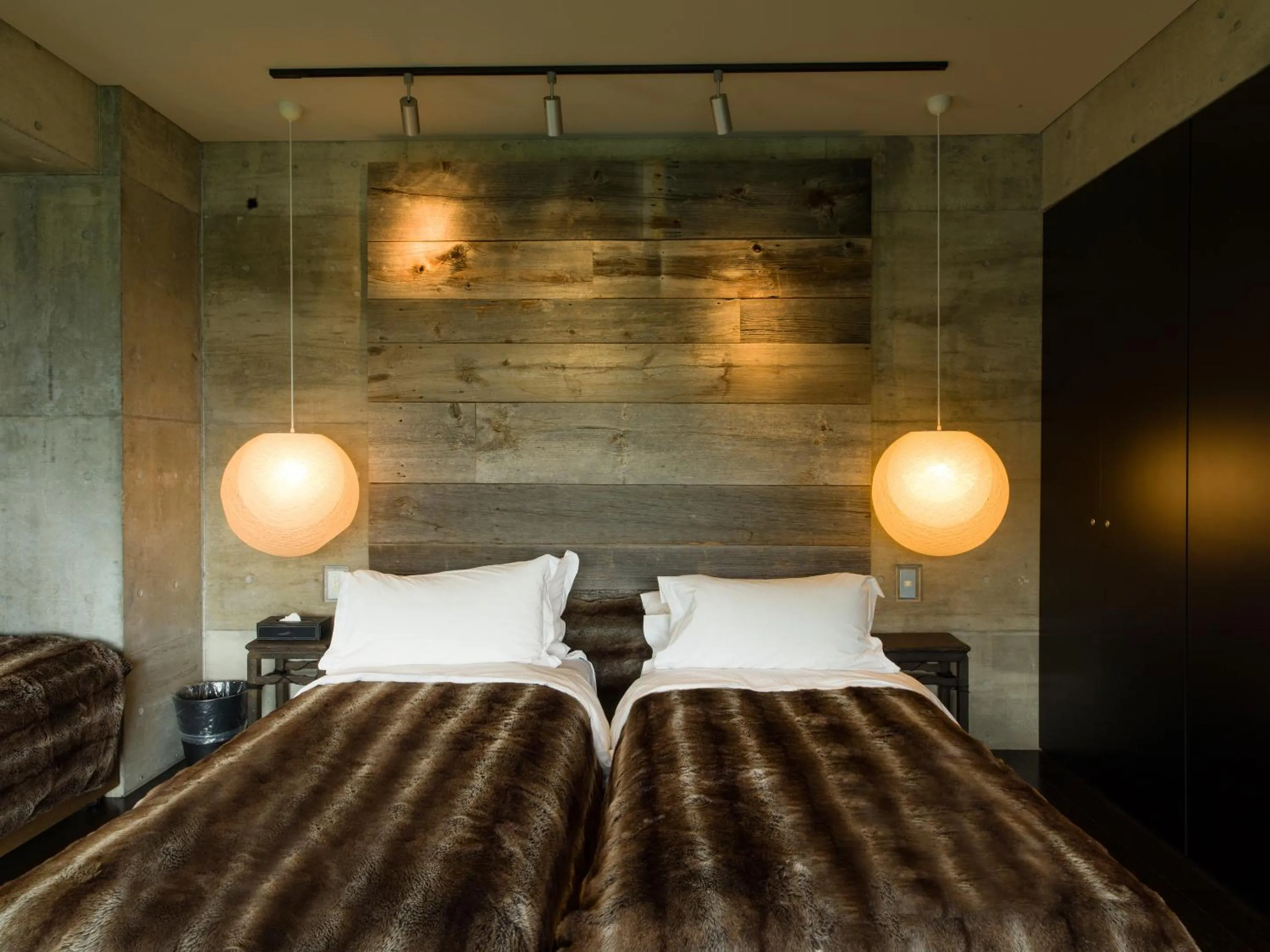 Bedroom, Bed in Suiboku