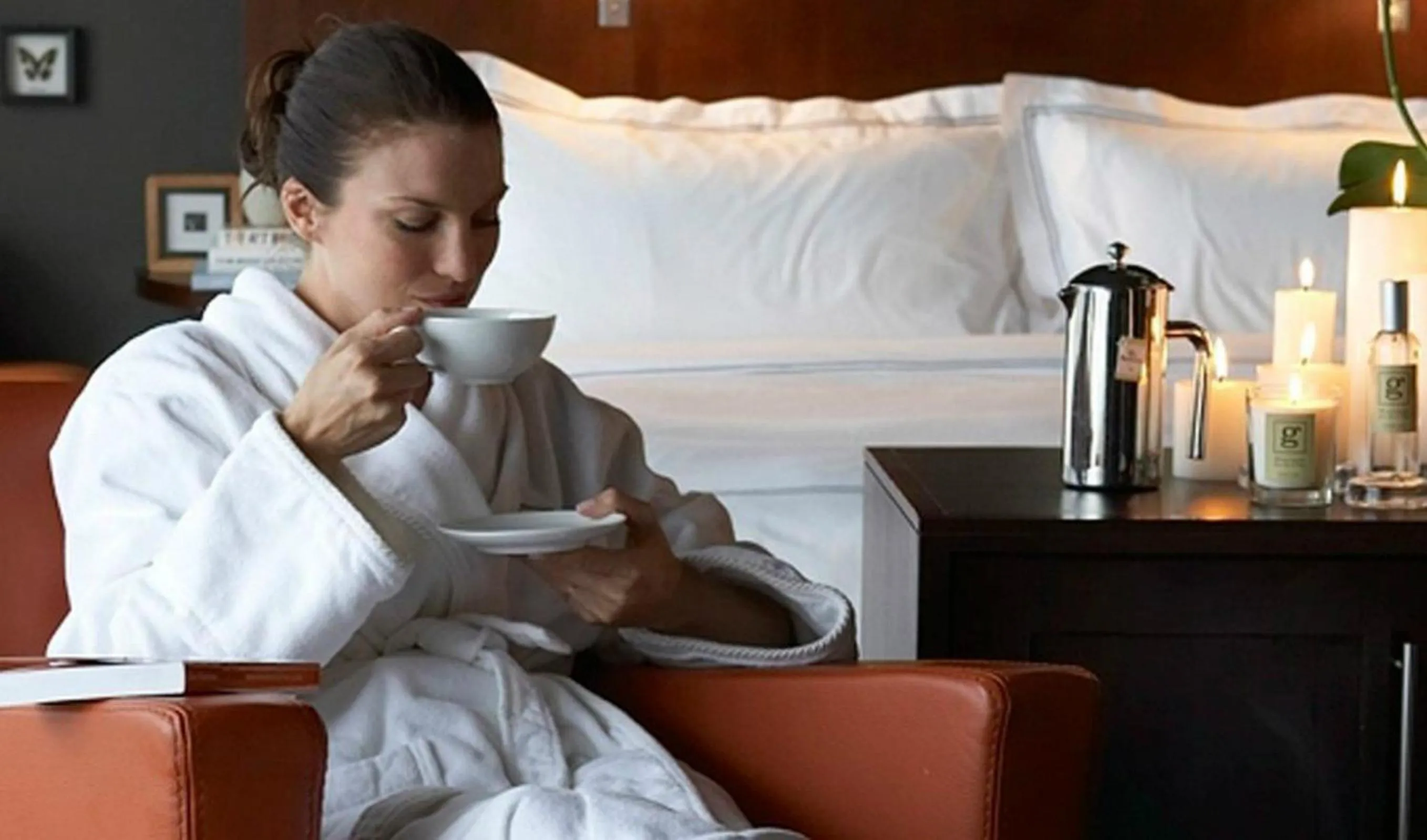 Non alcoholic drinks, Bed in Hotel Le Germain Calgary