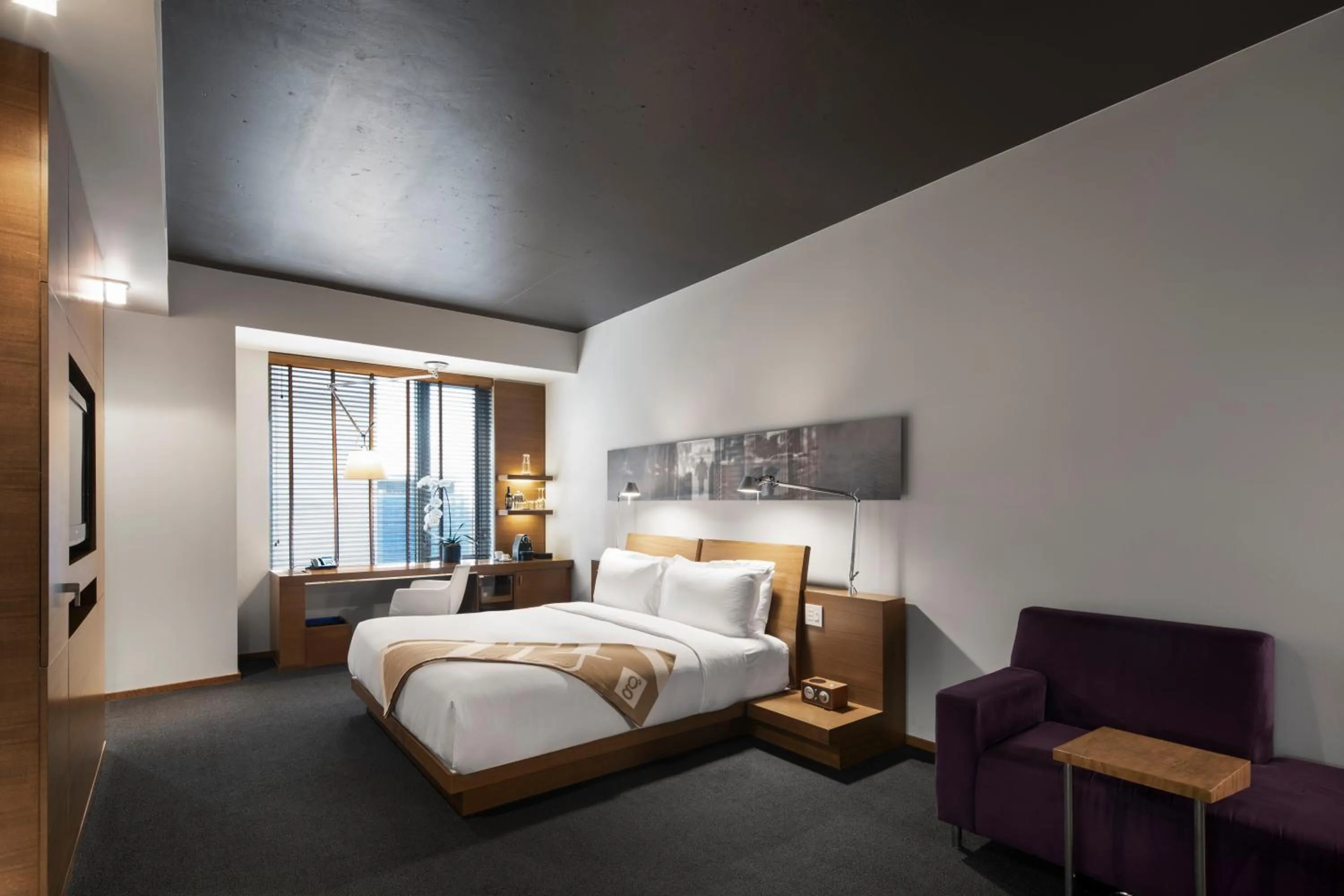 Bed in Hotel Le Germain Calgary