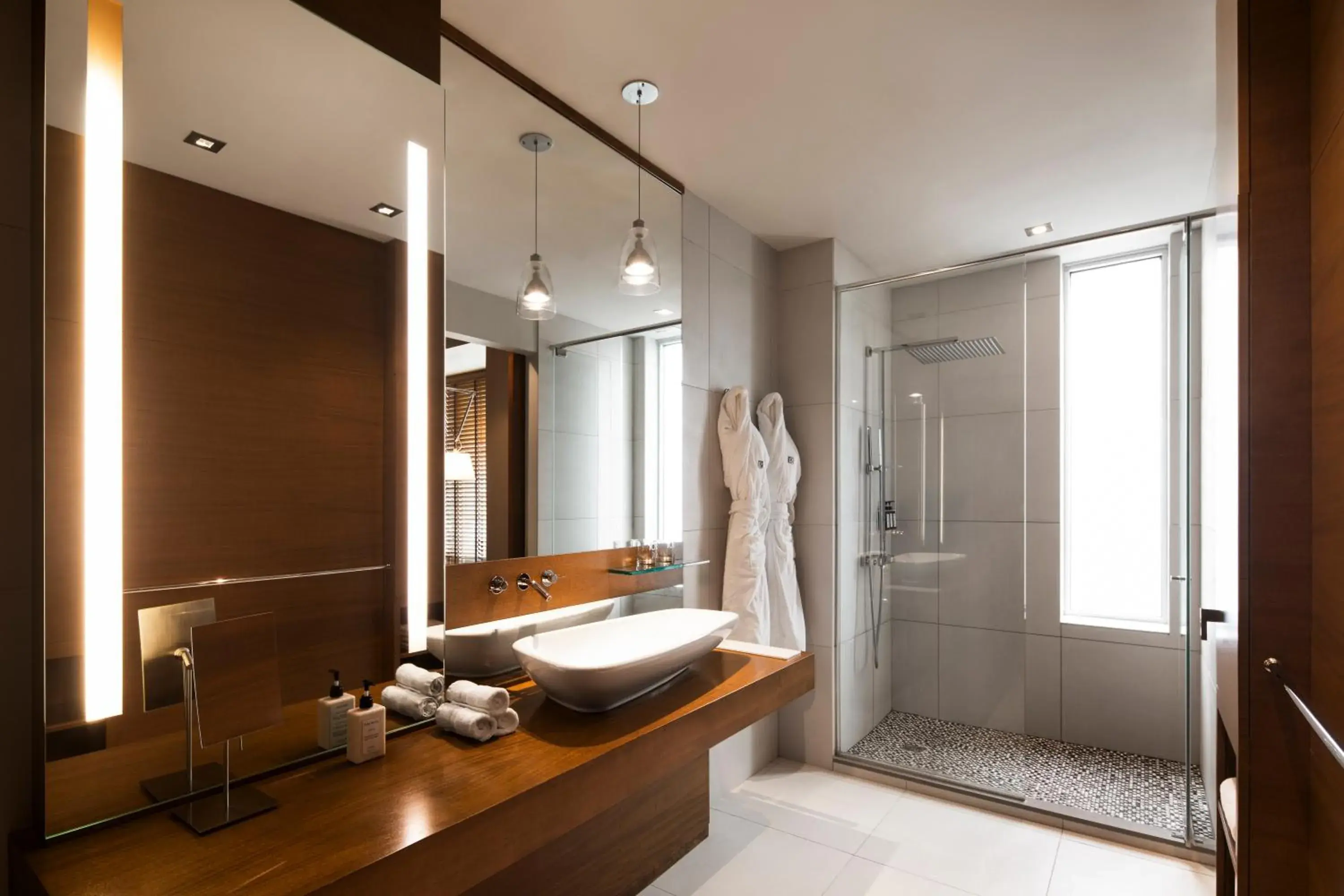 Classic Queen Room with Two Queen Beds in Hotel Le Germain Calgary Classic Queen Room with Two Queen Beds in Hotel Le Germain Calgary