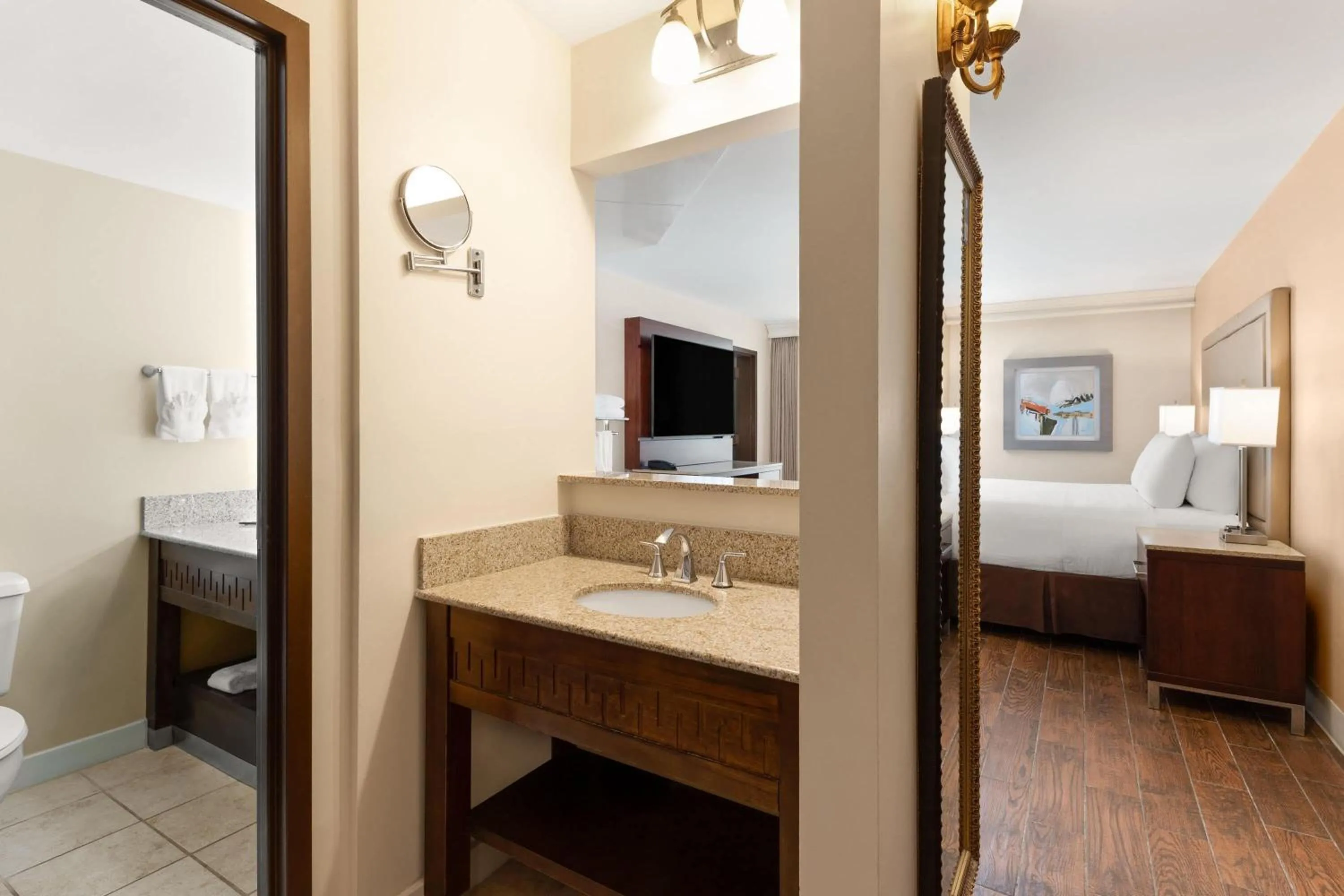 Bathroom, Bed in Wyndham Riverfront Hotel