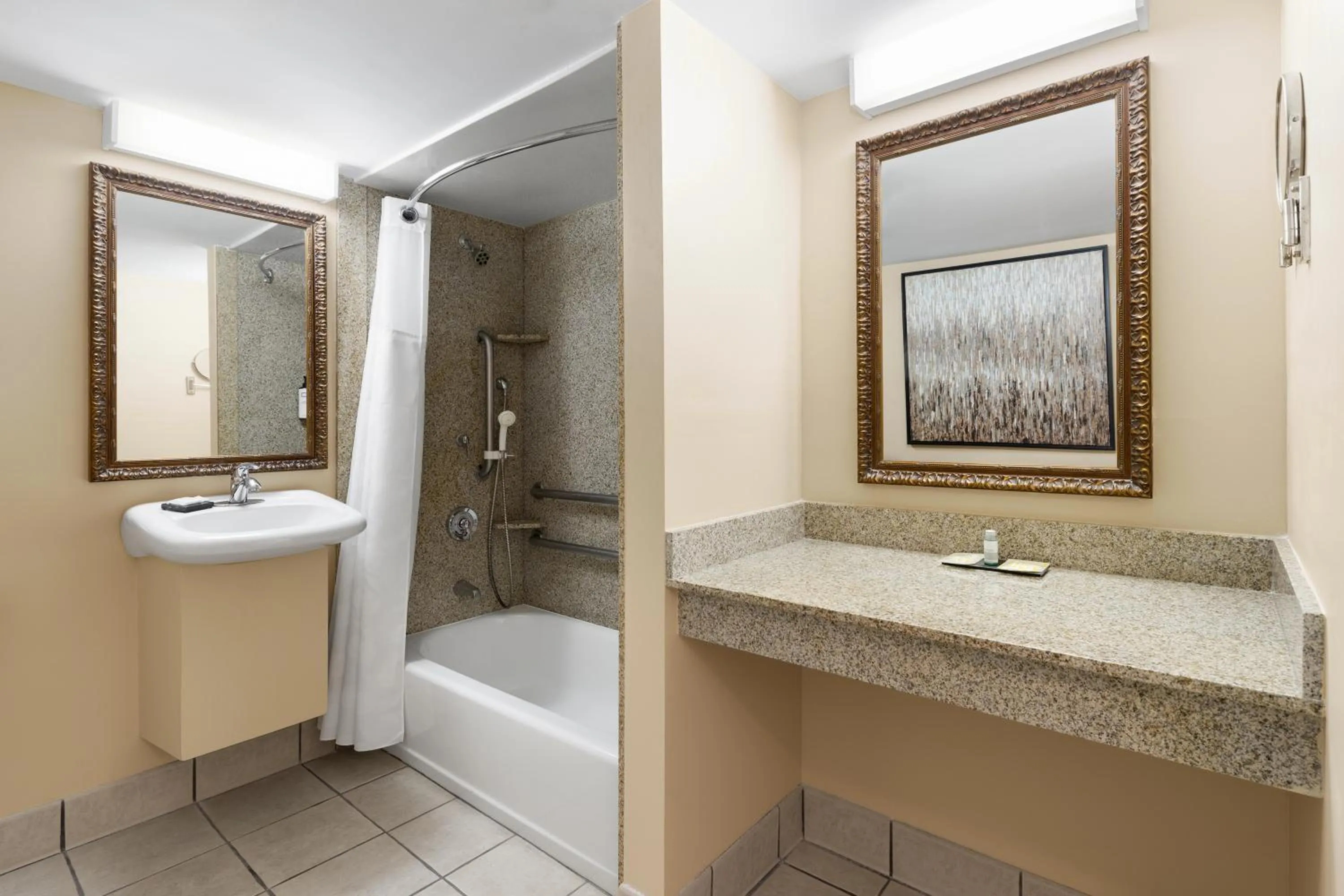Bathroom in Wyndham Riverfront Hotel