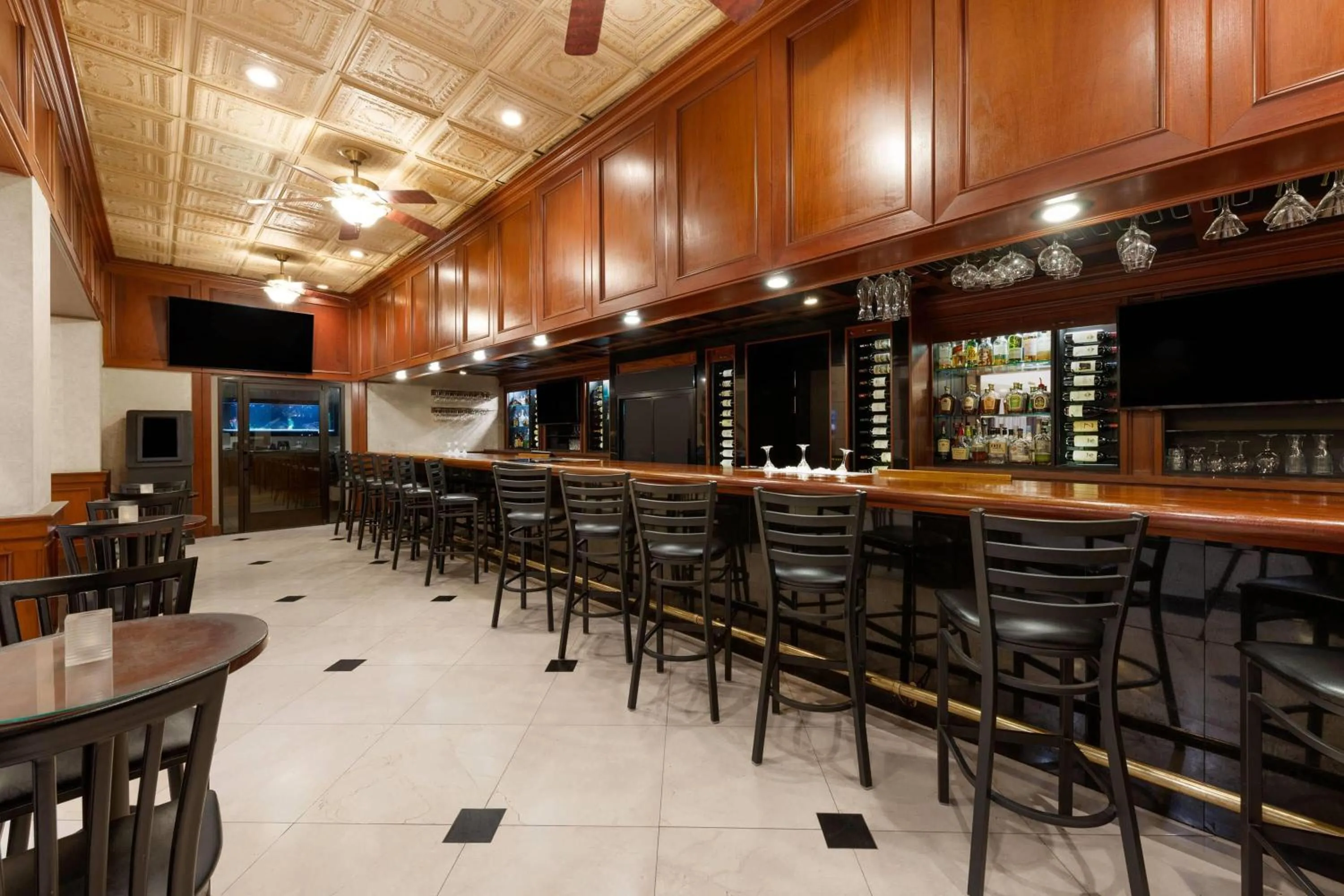 Restaurant/places to eat in Wyndham Riverfront Hotel