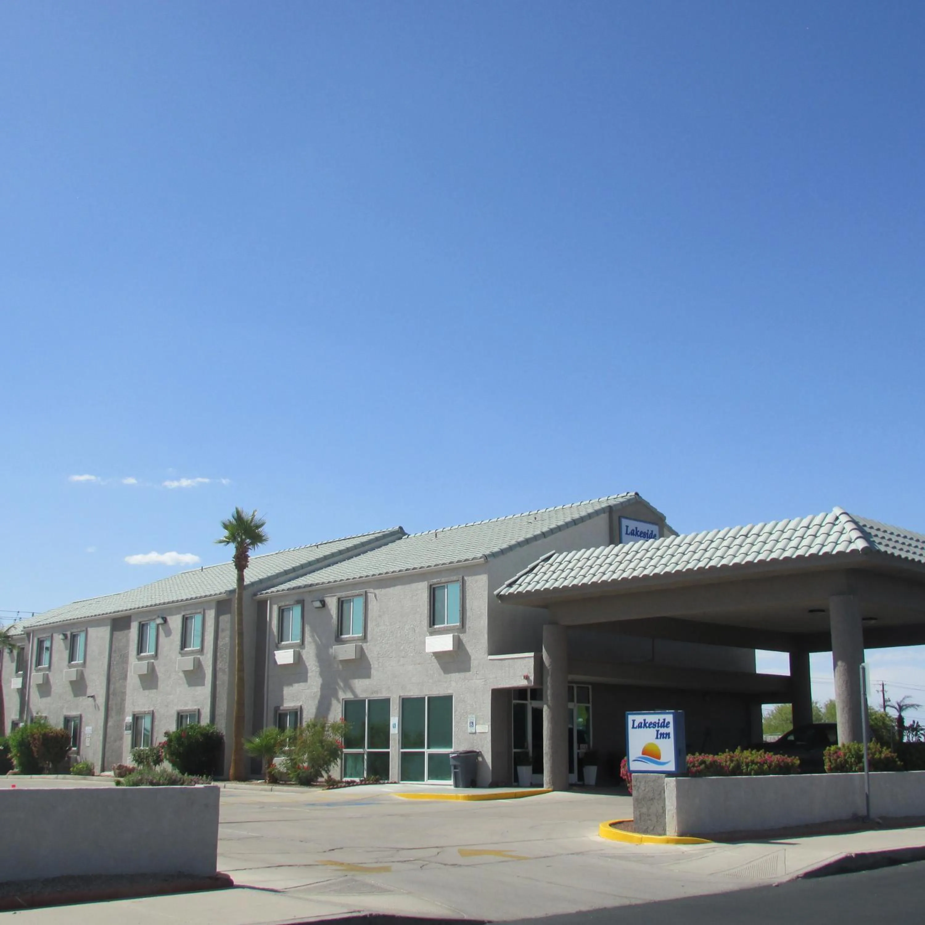 Property building in Lakeside Inn Lake Havasu City