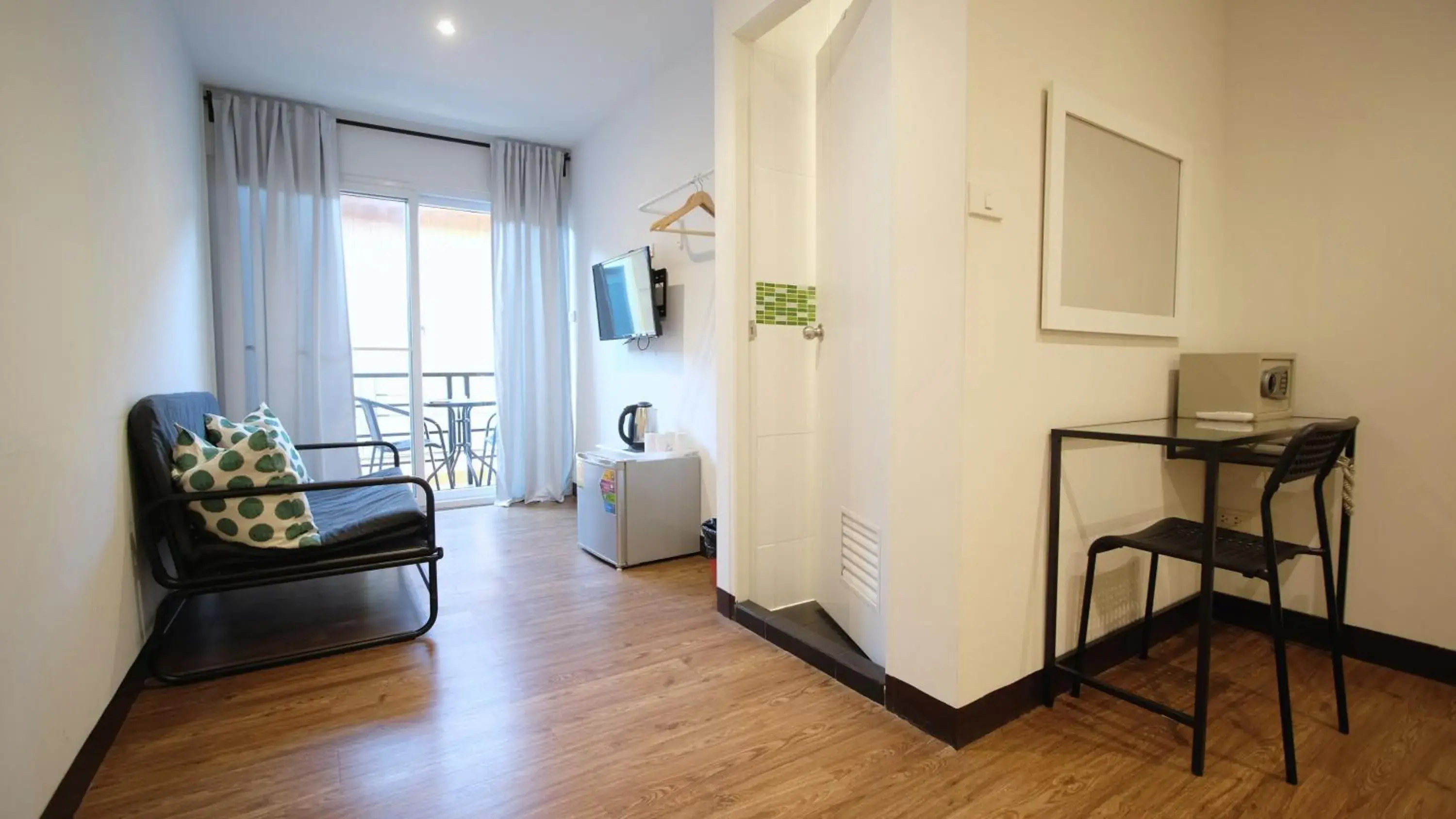 Single Room with Balcony in Resort V - MRT Huai Khwang Single Room with Balcony in Resort V - MRT Huai Khwang