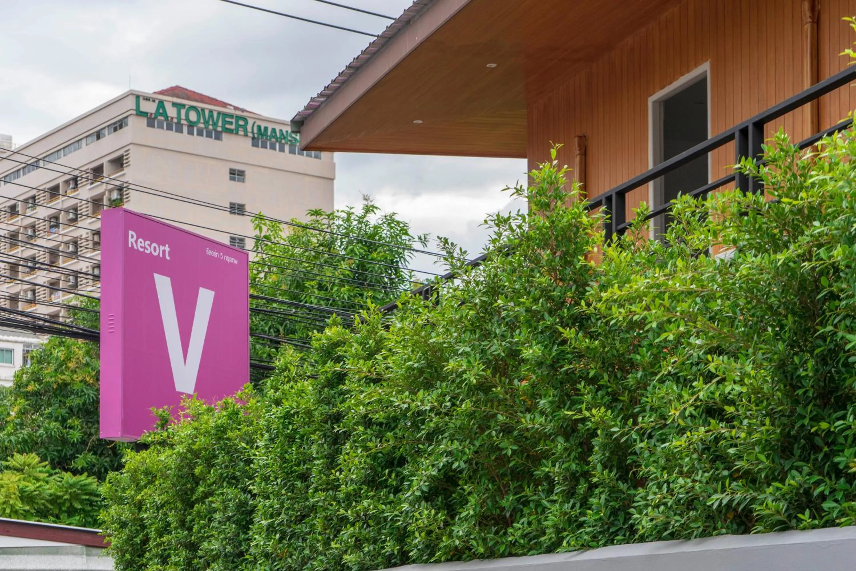 Facade/entrance in Resort V - MRT Huai Khwang