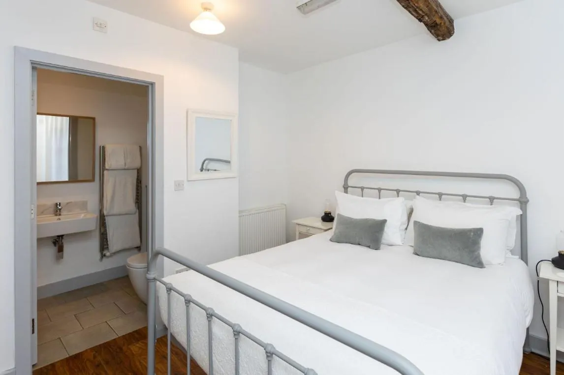 Bed in Lion & Pheasant Hotel