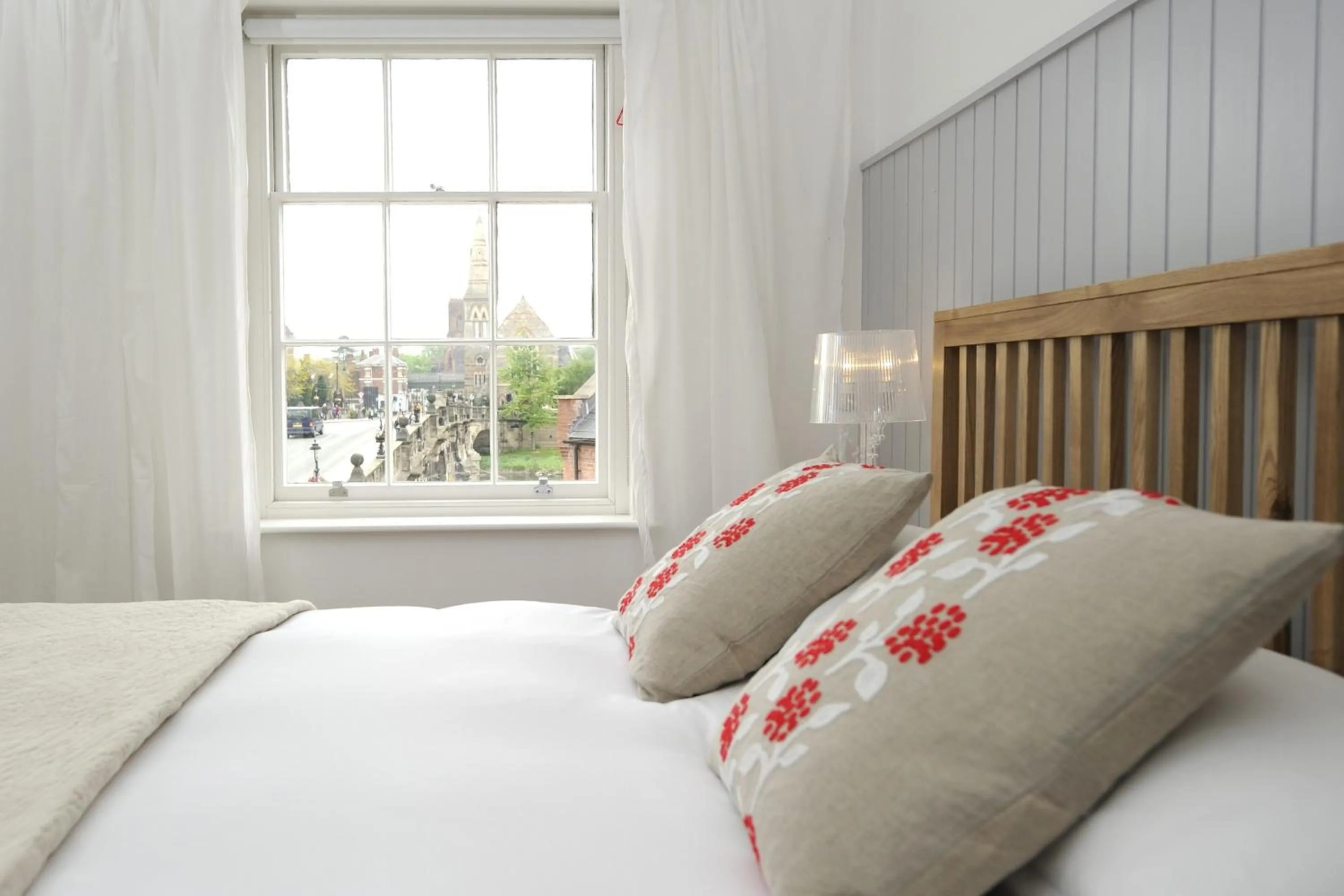 Bed in Lion & Pheasant Hotel