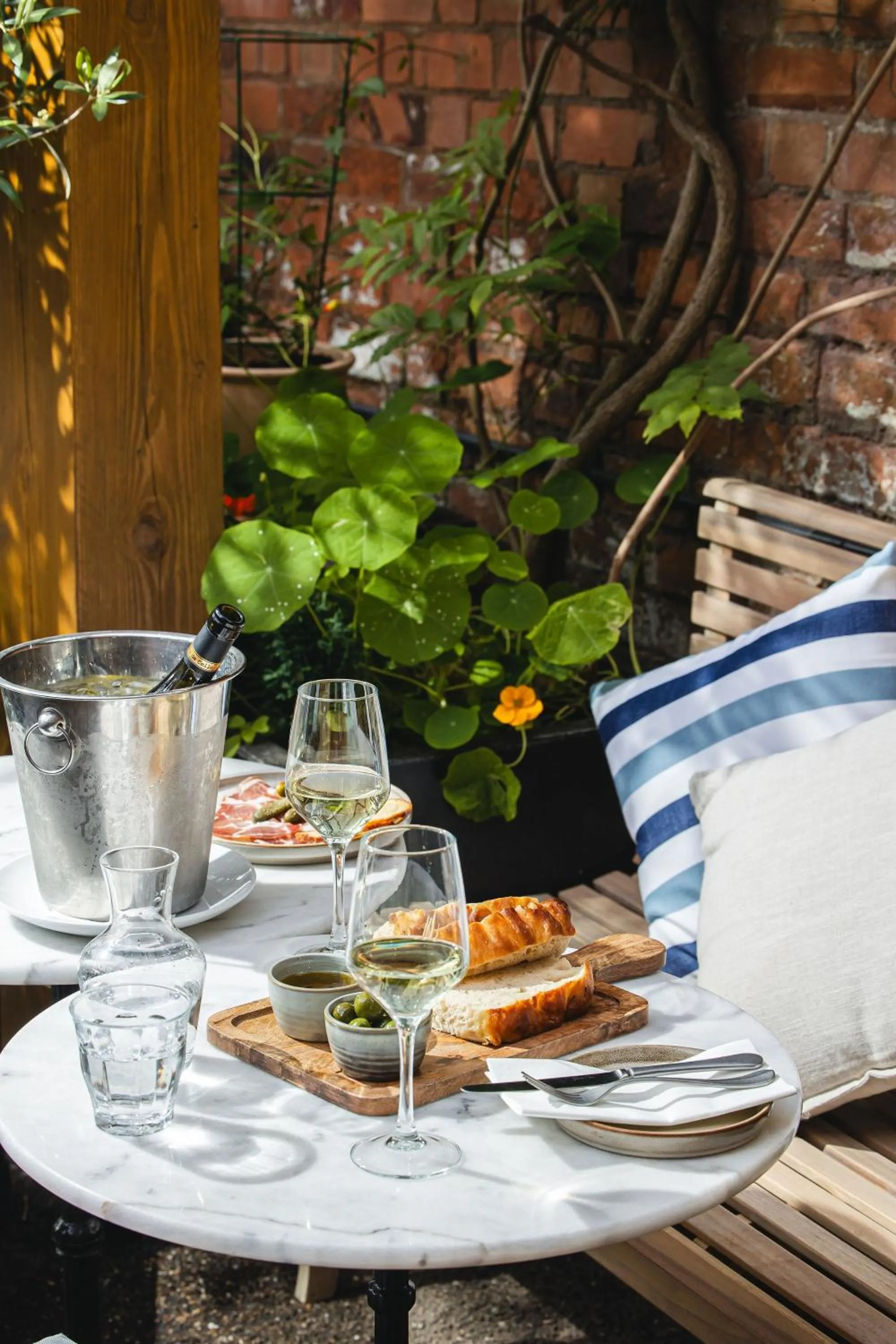 Food and drinks in Lion & Pheasant Hotel