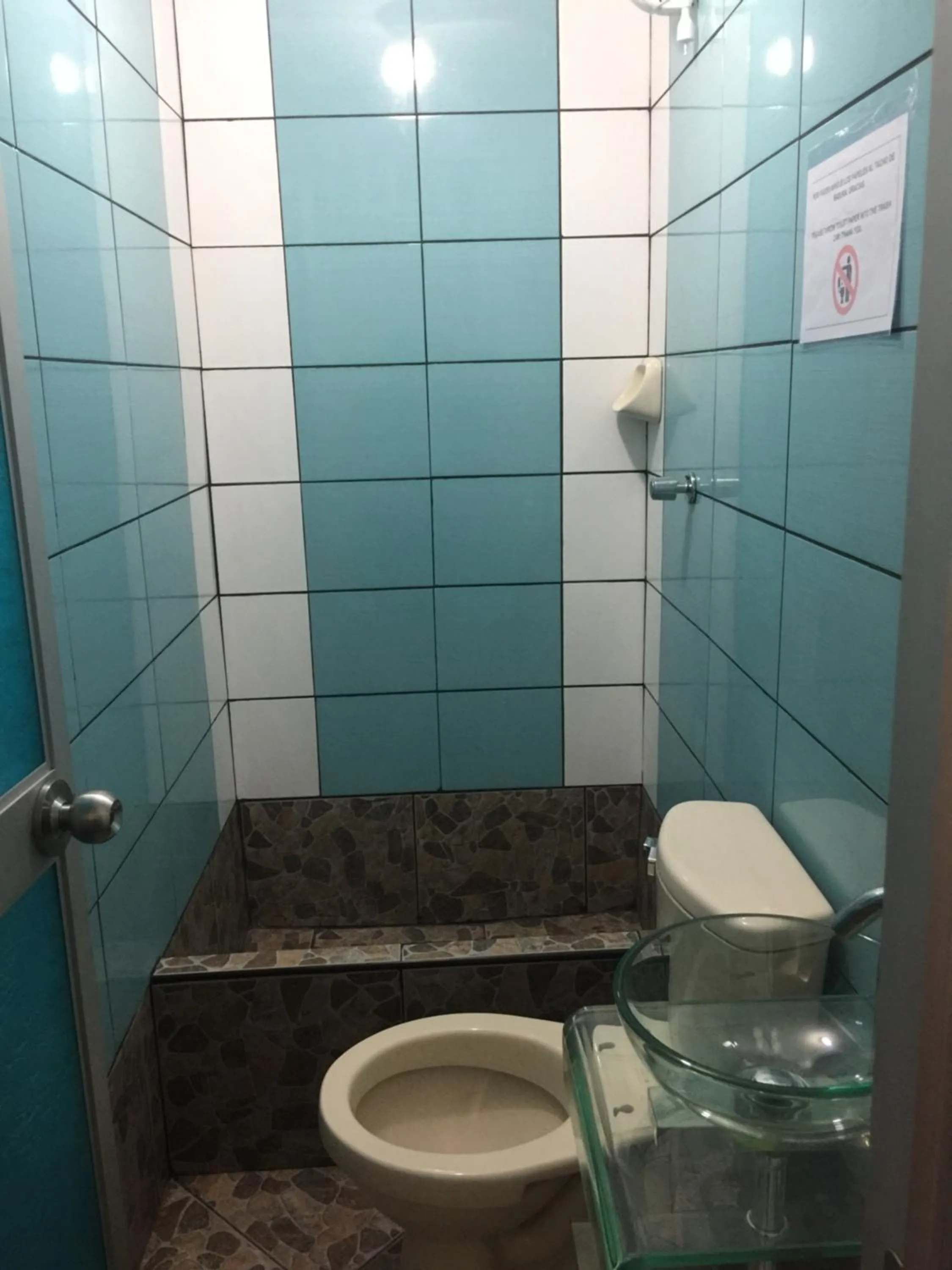 Shower in El Viajero Aeropuerto