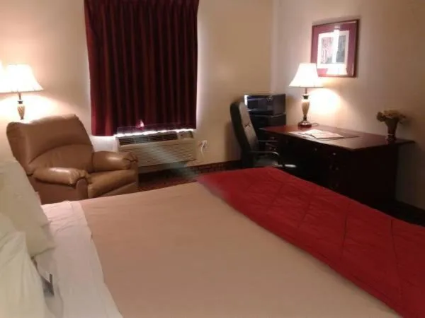 Bed in Rest Inn Fort Smith