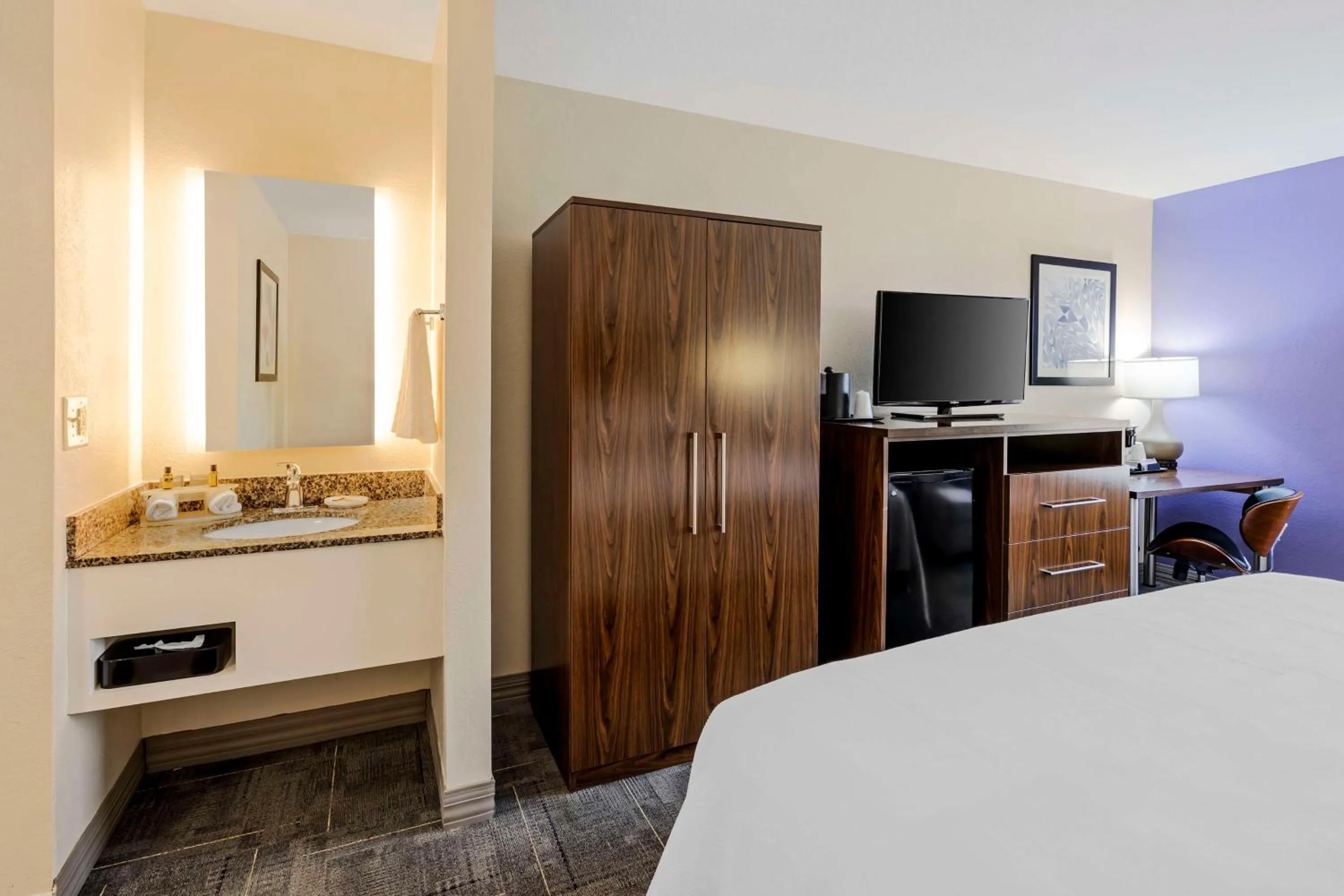 Bedroom, Bed in Best Western Plus Gen X Inn