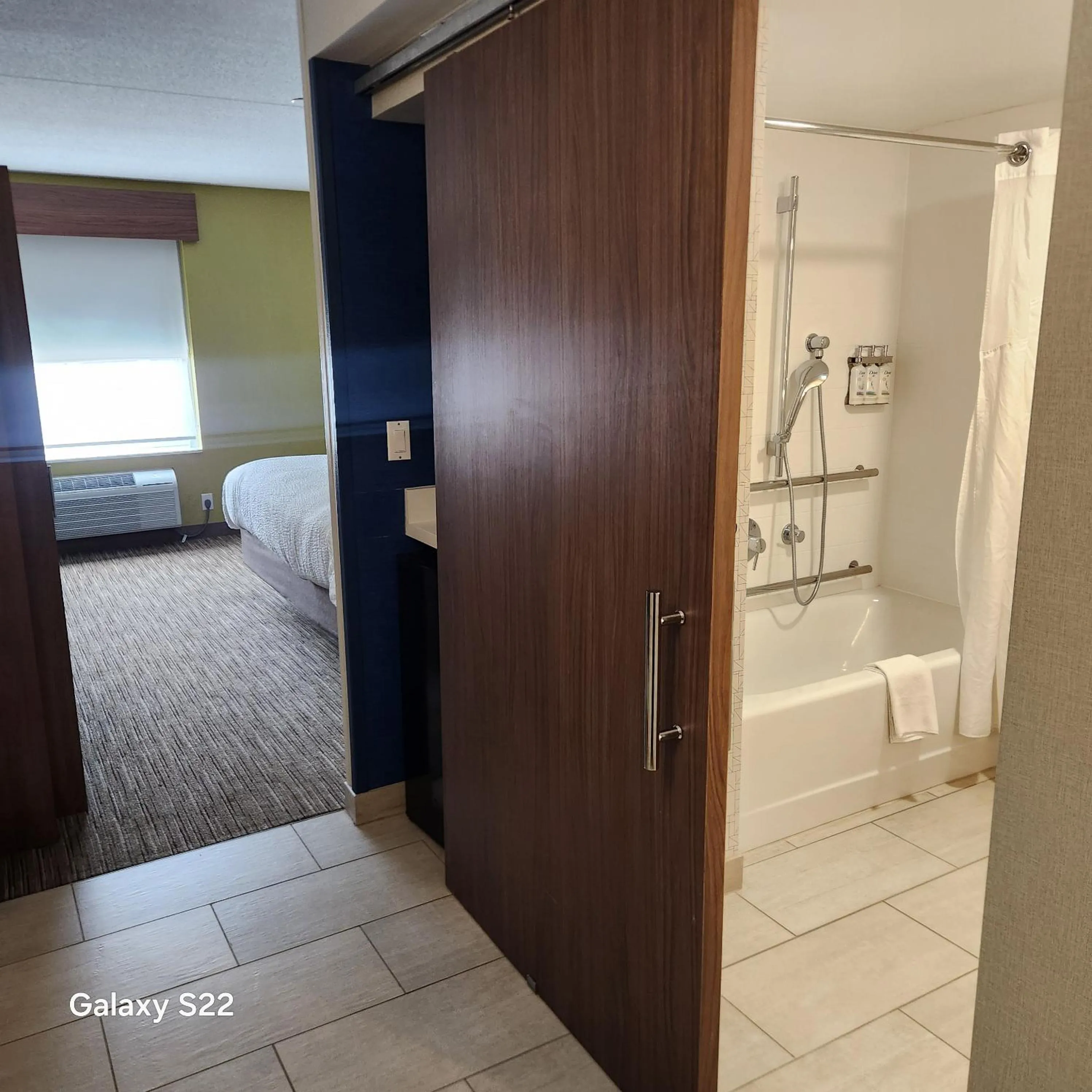 Bed in Holiday Inn Express Chelmsford by IHG