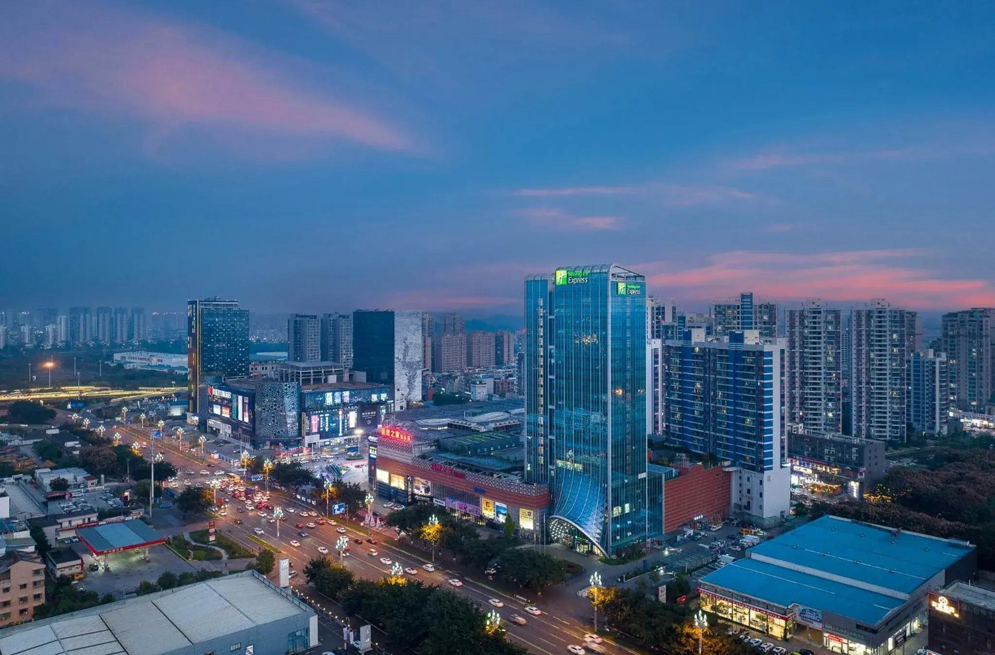 Property building in Holiday Inn Express Mianyang High-Tech Zone by IHG Property building in Holiday Inn Express Mianyang High-Tech Zone by IHG