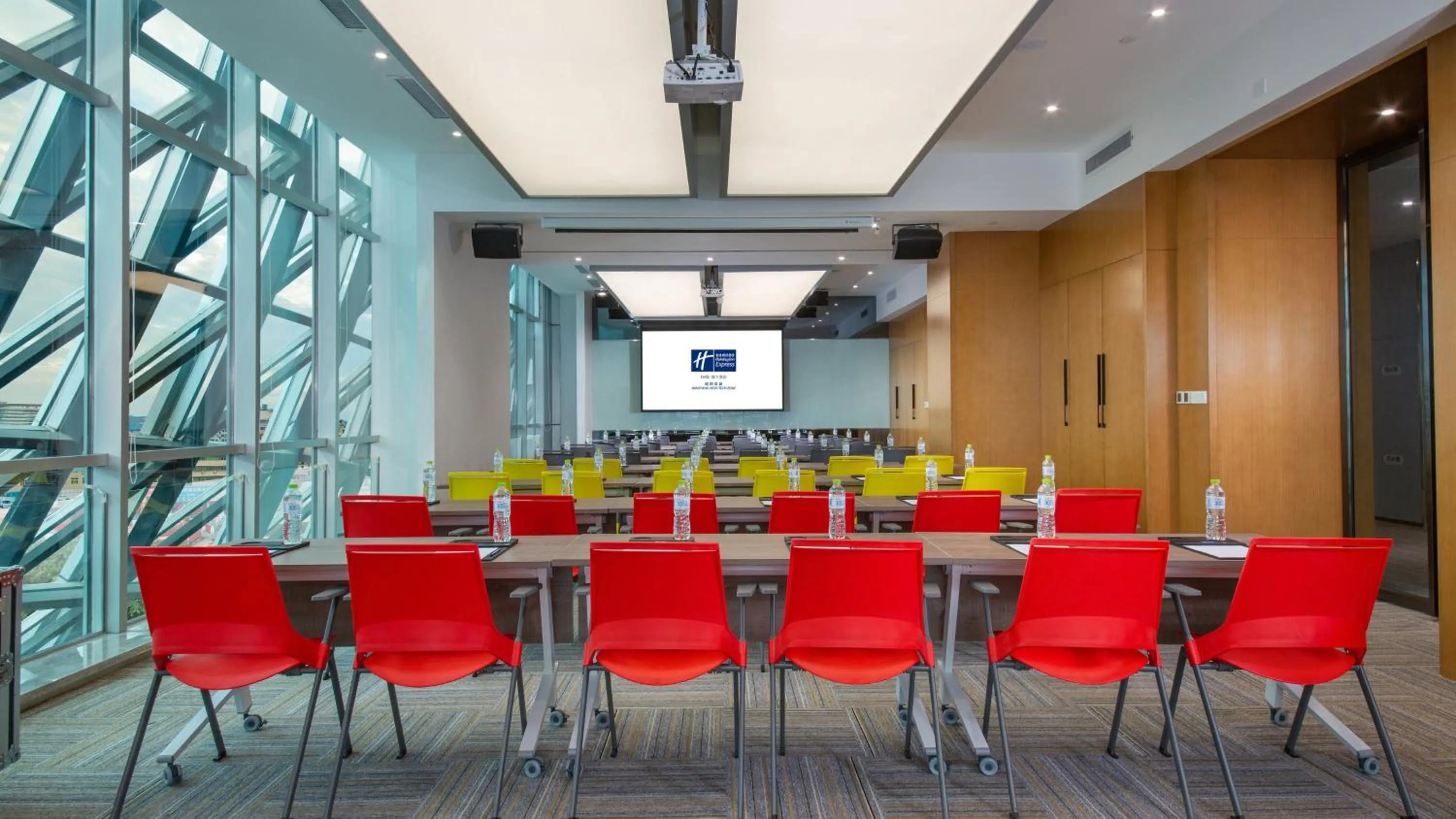 Meeting/conference room in Holiday Inn Express Mianyang High-Tech Zone by IHG