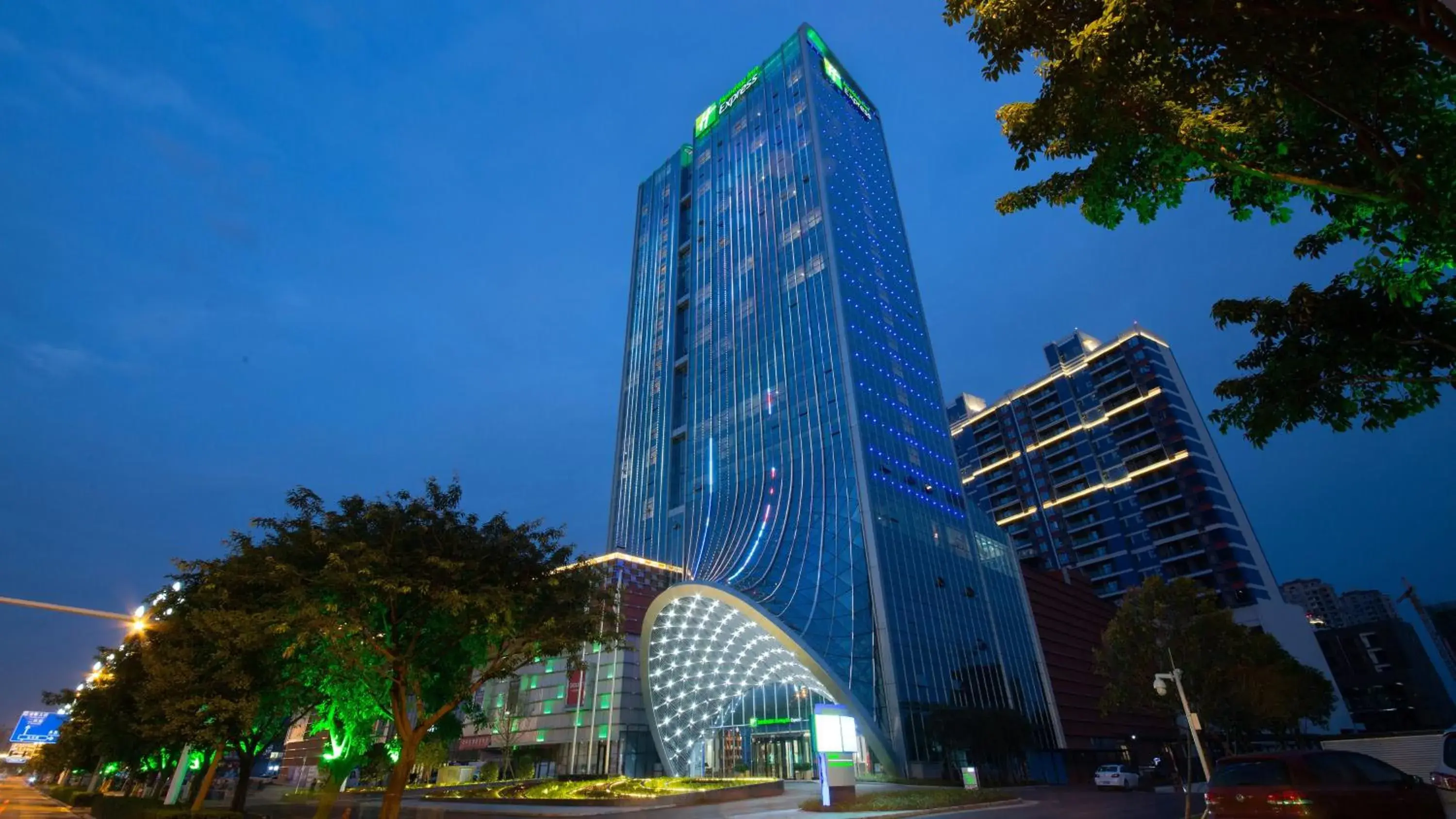 Property building in Holiday Inn Express Mianyang High-Tech Zone by IHG Property building in Holiday Inn Express Mianyang High-Tech Zone by IHG