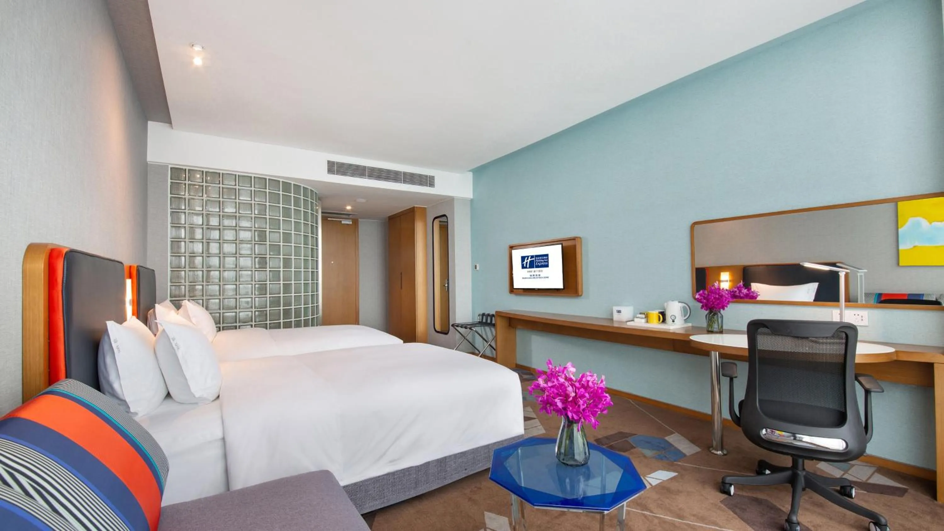 Photo of the whole room, Bed in Holiday Inn Express Mianyang High-Tech Zone by IHG