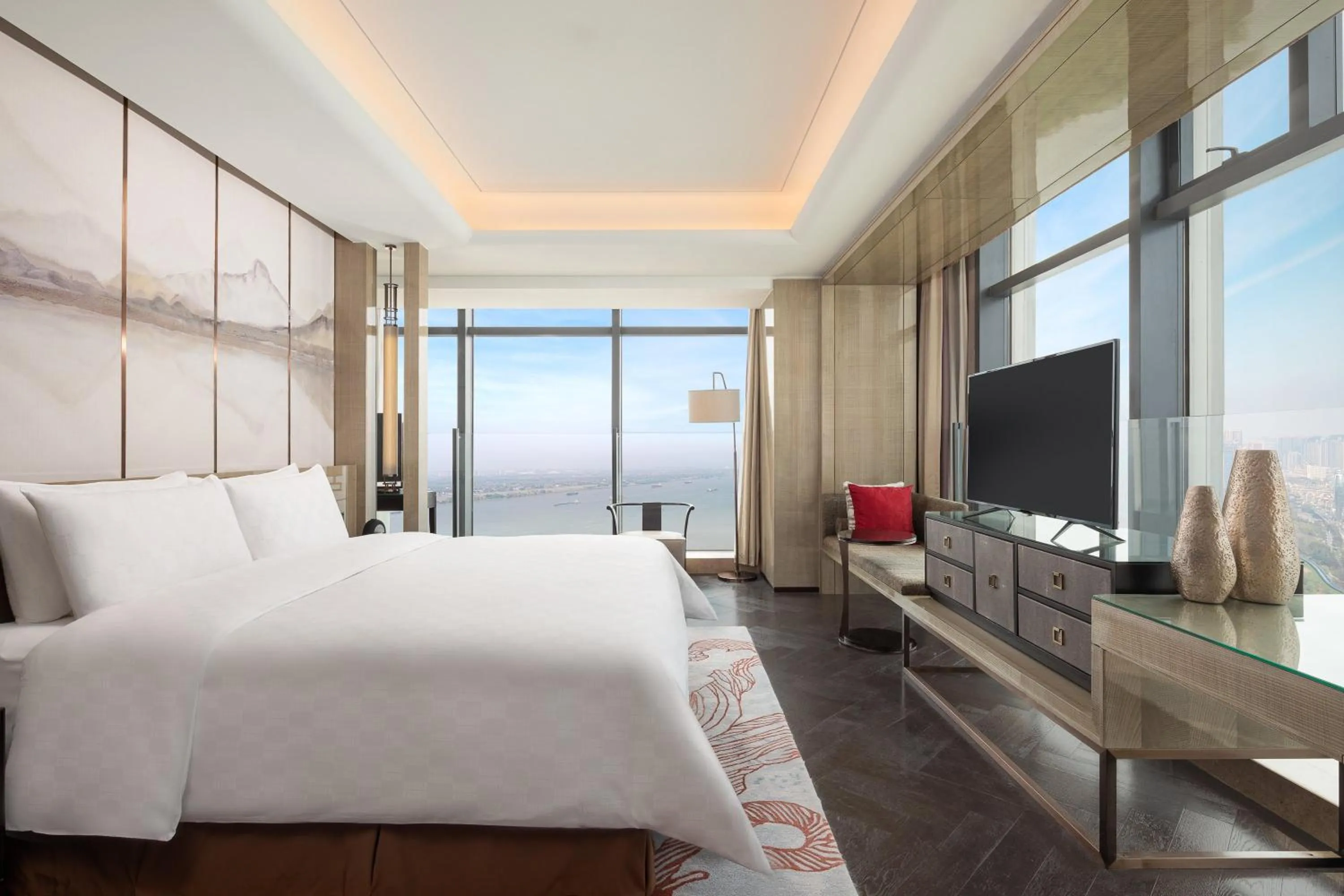 Photo of the whole room, Bed in HUALUXE Wuhu