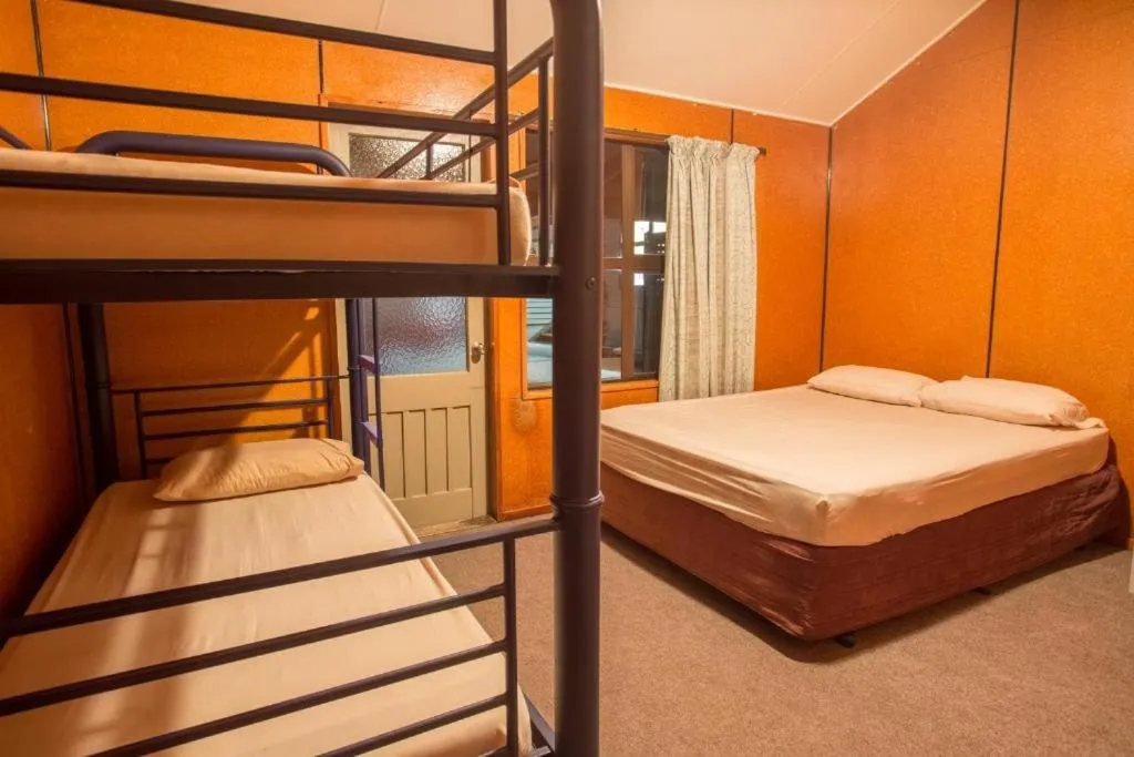 Bed in Fox Glacier TOP 10 Holiday Park & Motels