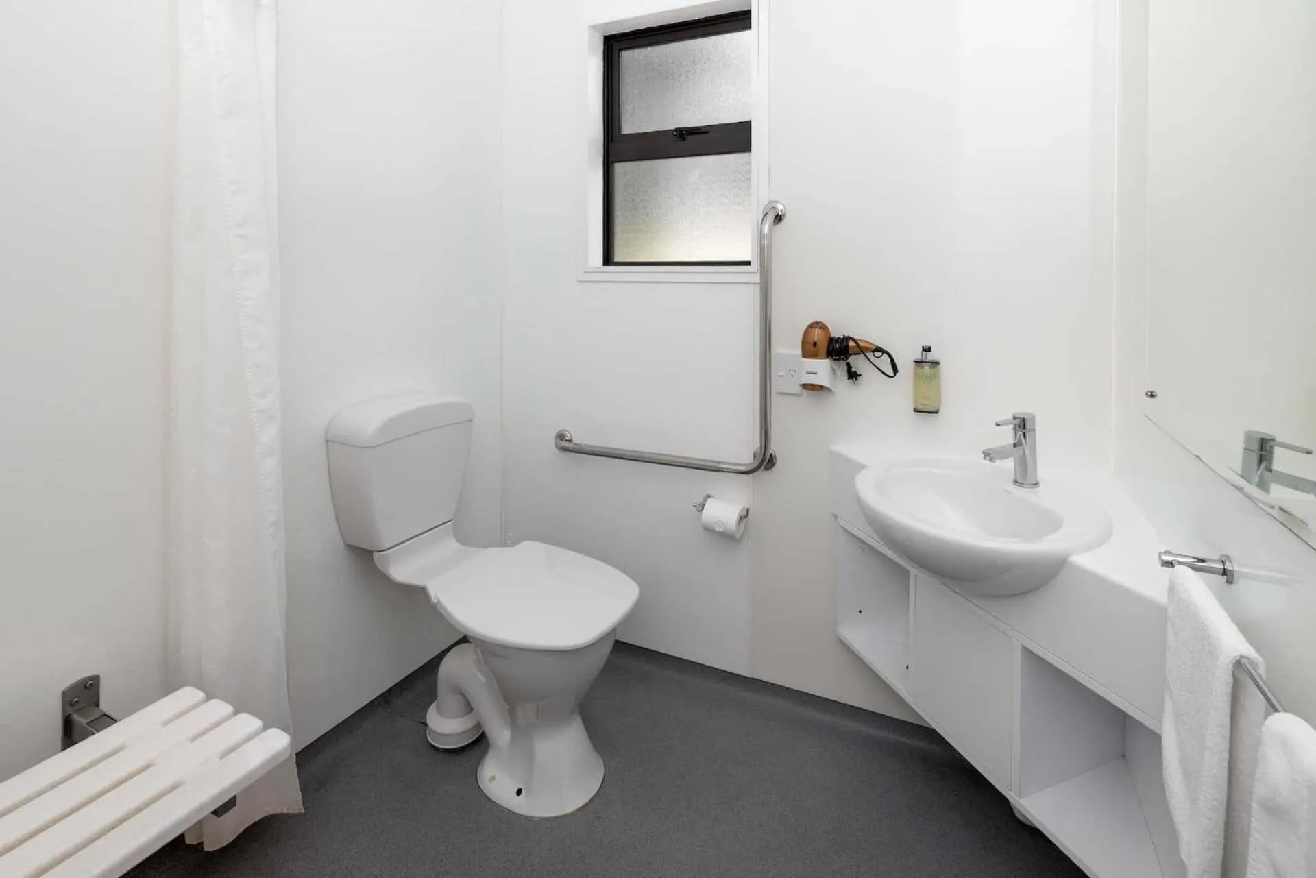 Toilet in Fox Glacier TOP 10 Holiday Park & Motels