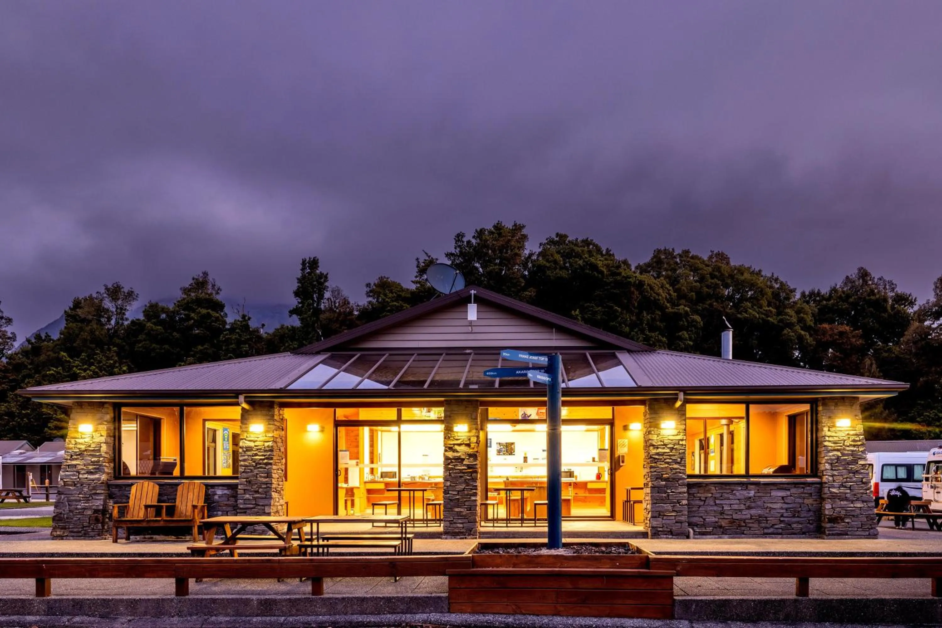Property building in Fox Glacier TOP 10 Holiday Park & Motels