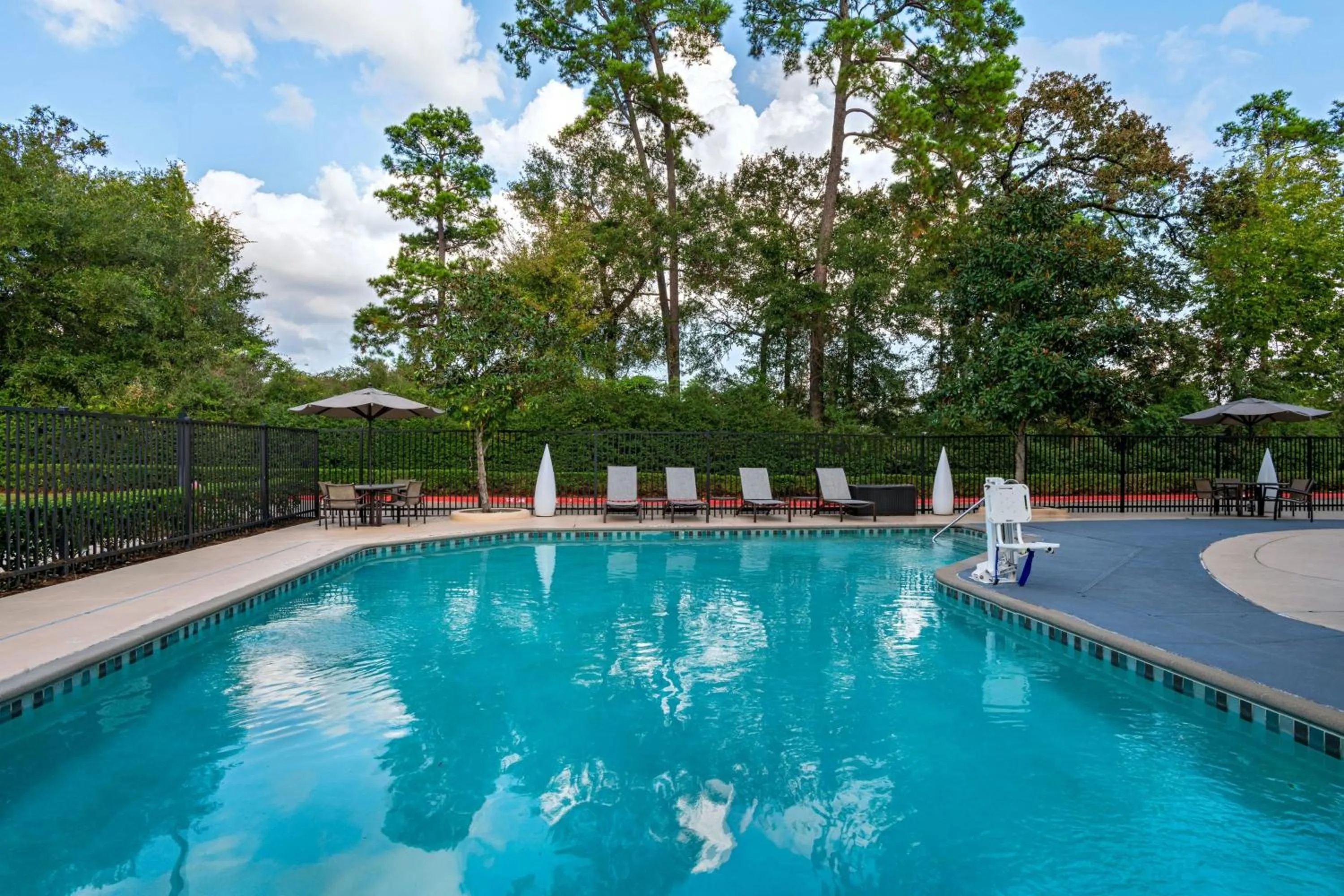 Swimming pool in SpringHill Suites by Marriott Houston The Woodlands