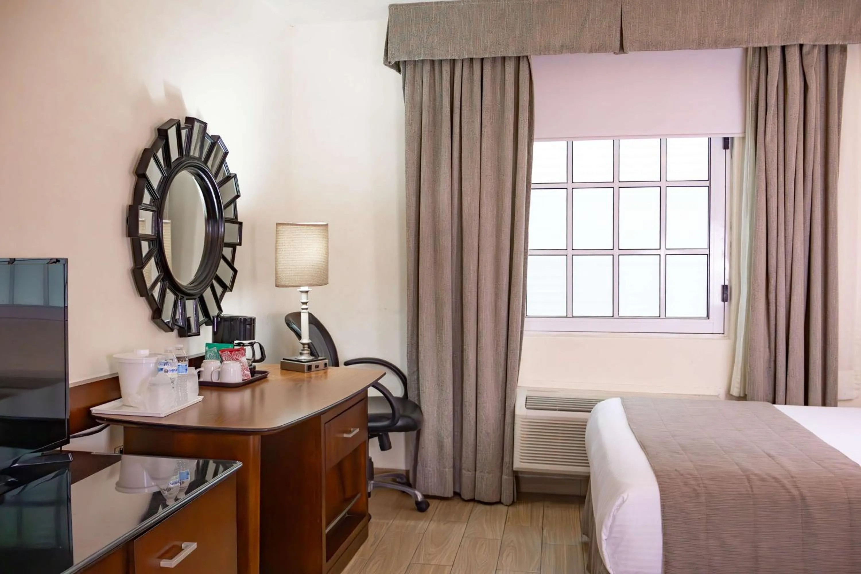 Bedroom, Bed in Best Western PLUS Monterrey Colón