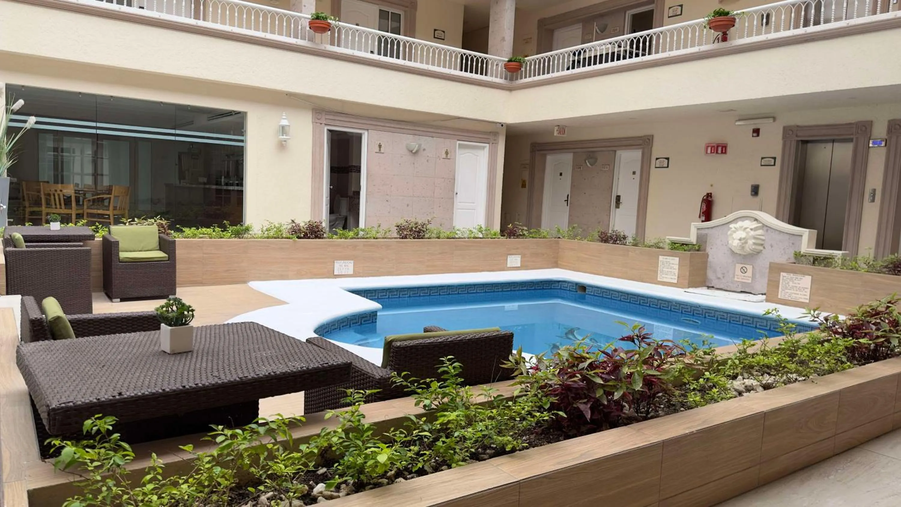 Pool view in Best Western PLUS Monterrey Colón