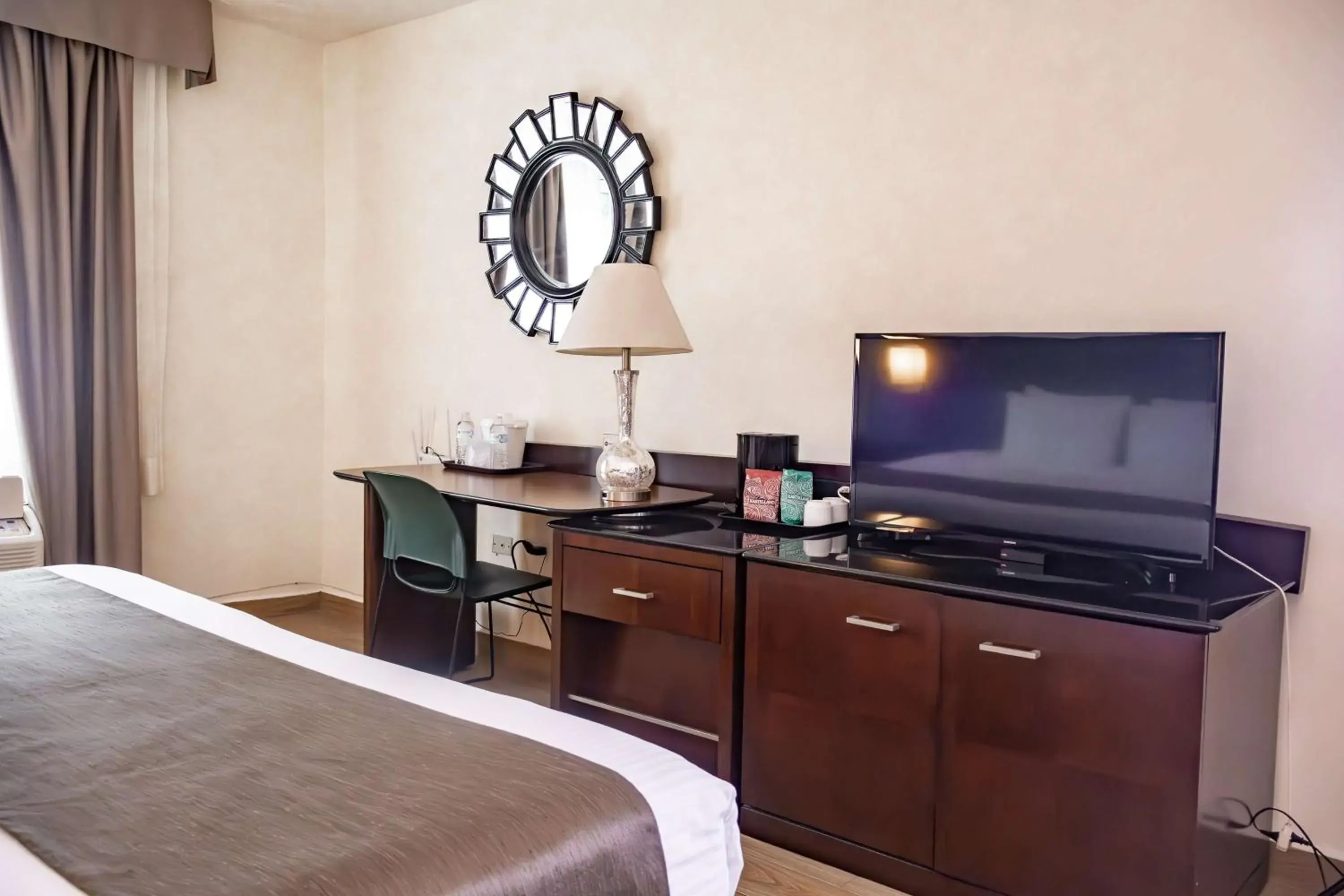 Bedroom, Bed in Best Western PLUS Monterrey Colón Bedroom, Bed in Best Western PLUS Monterrey Colón