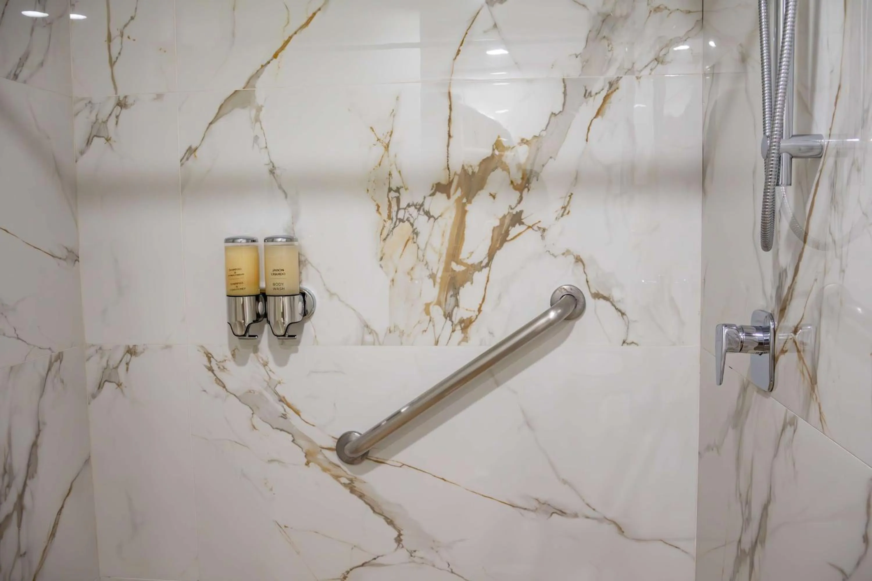 Bathroom in Best Western PLUS Monterrey Colón