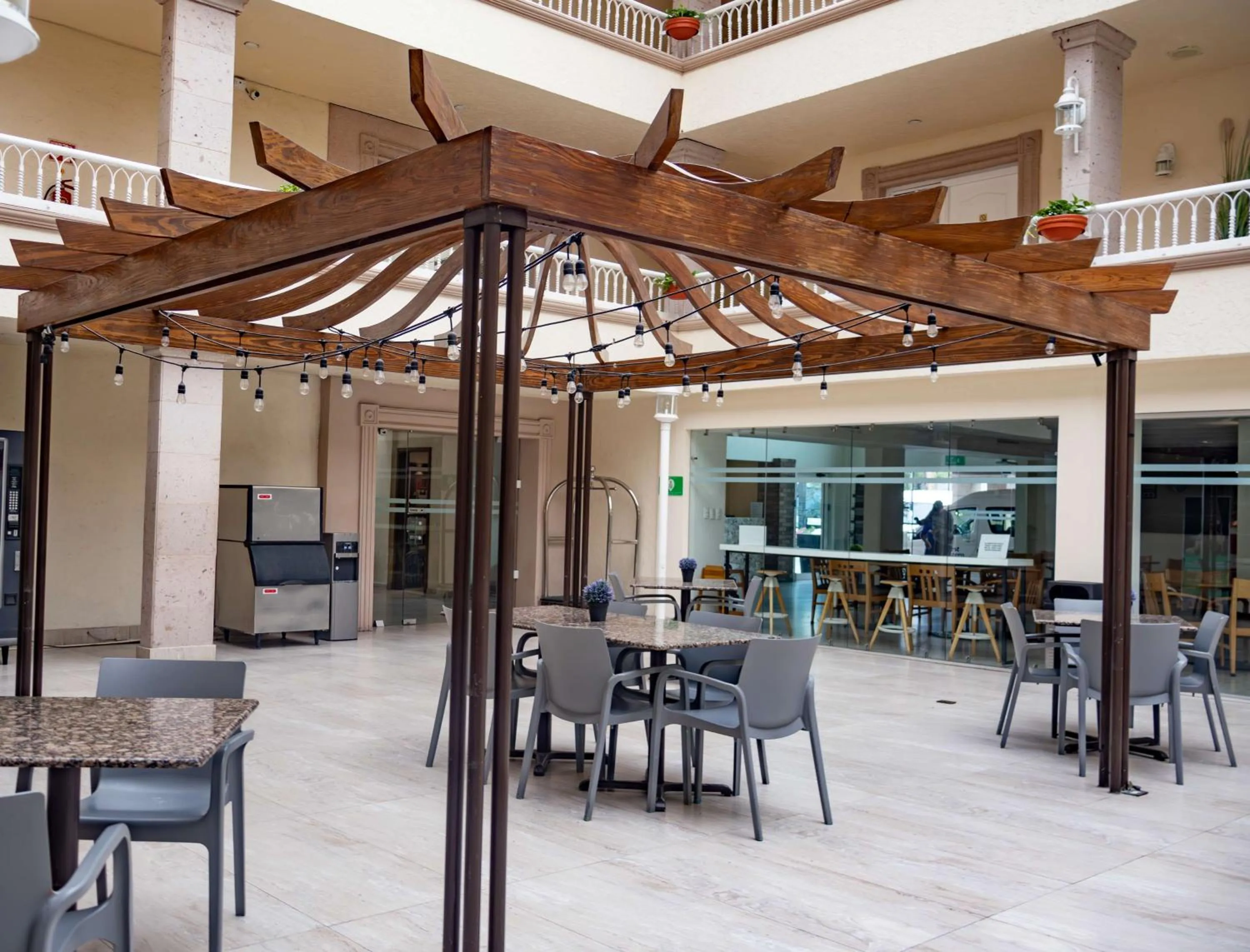 Lobby or reception in Best Western PLUS Monterrey Colón