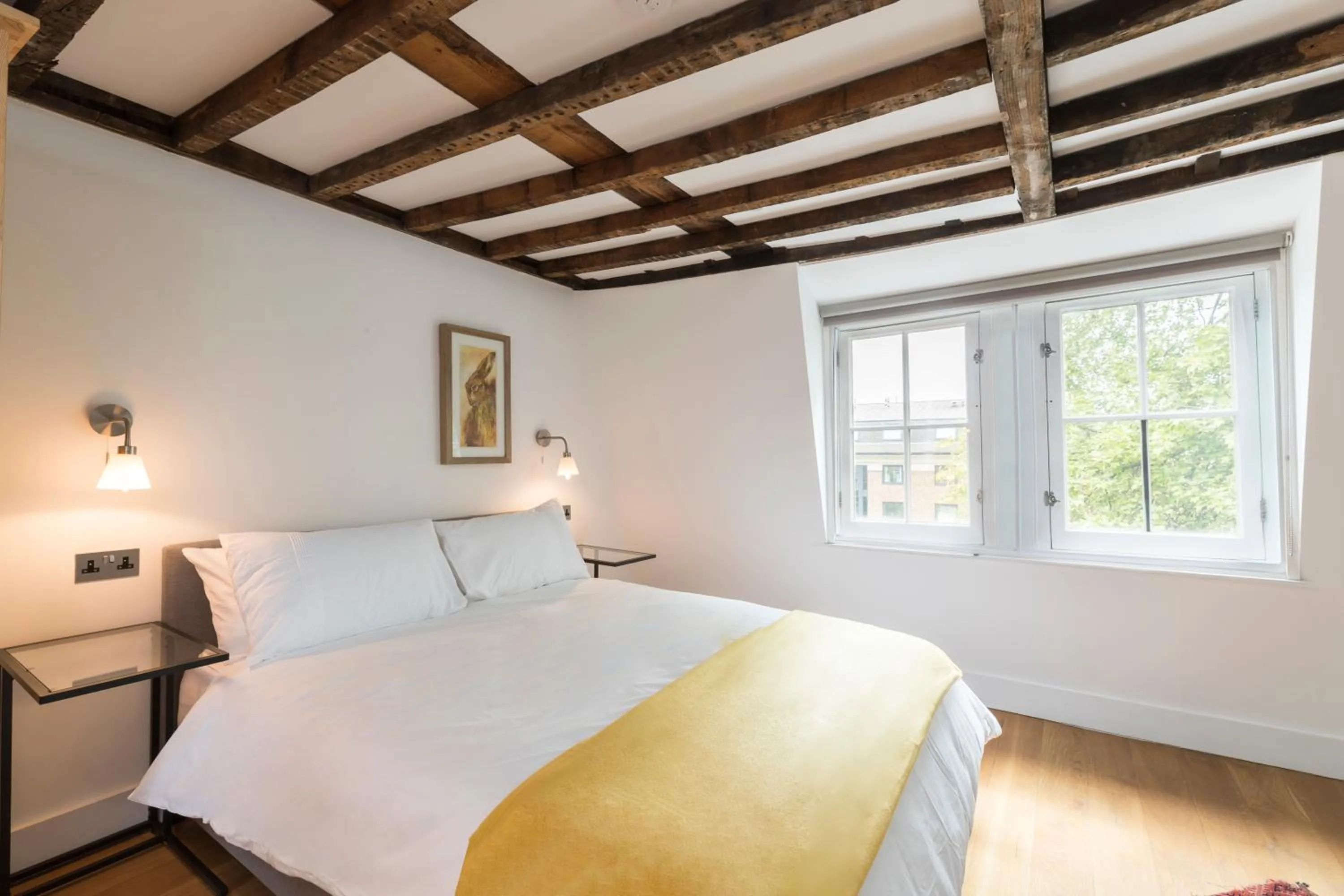 Bedroom, Bed in AVAL Spacious and chic flat in Angel