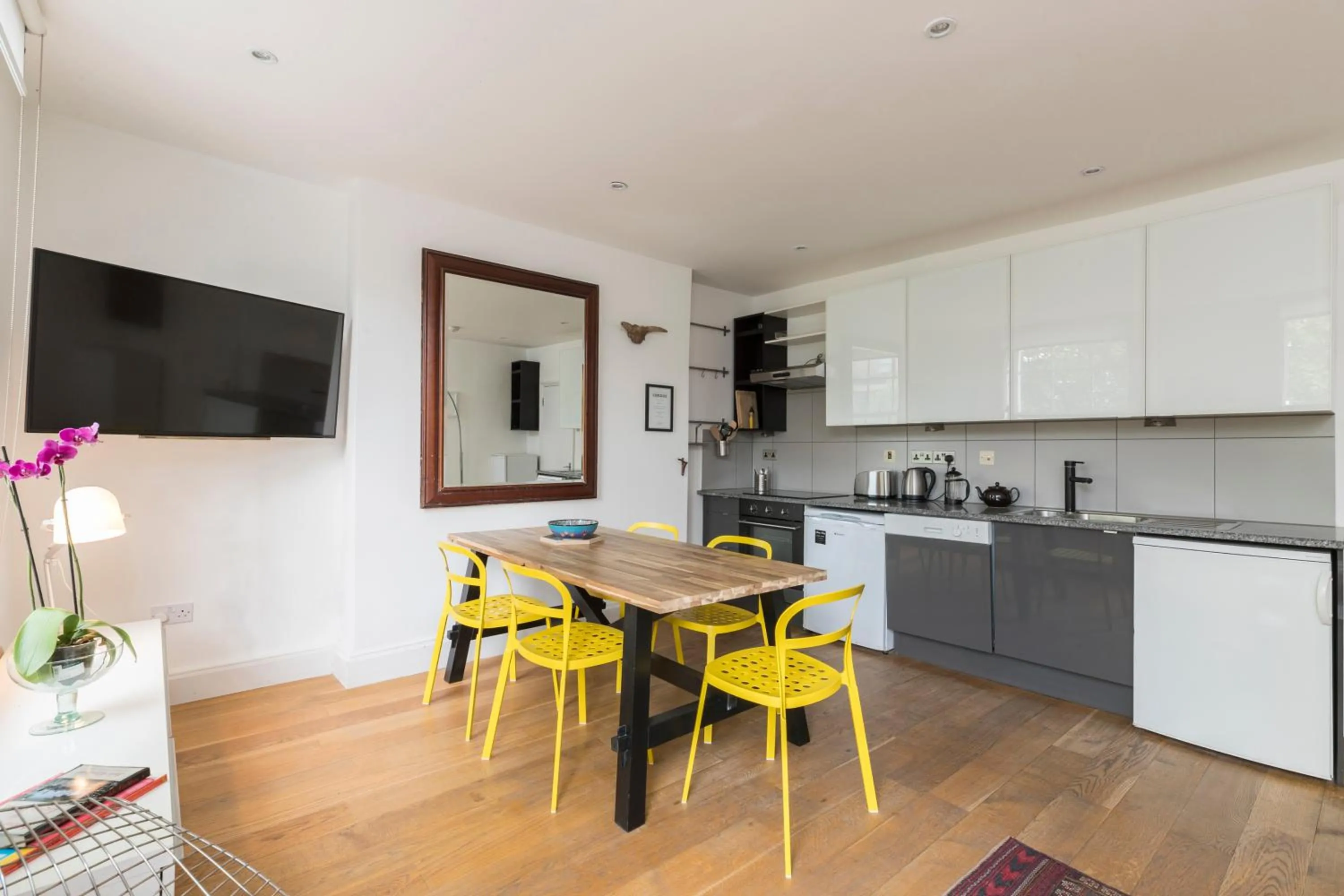 Kitchen or kitchenette in AVAL Spacious and chic flat in Angel