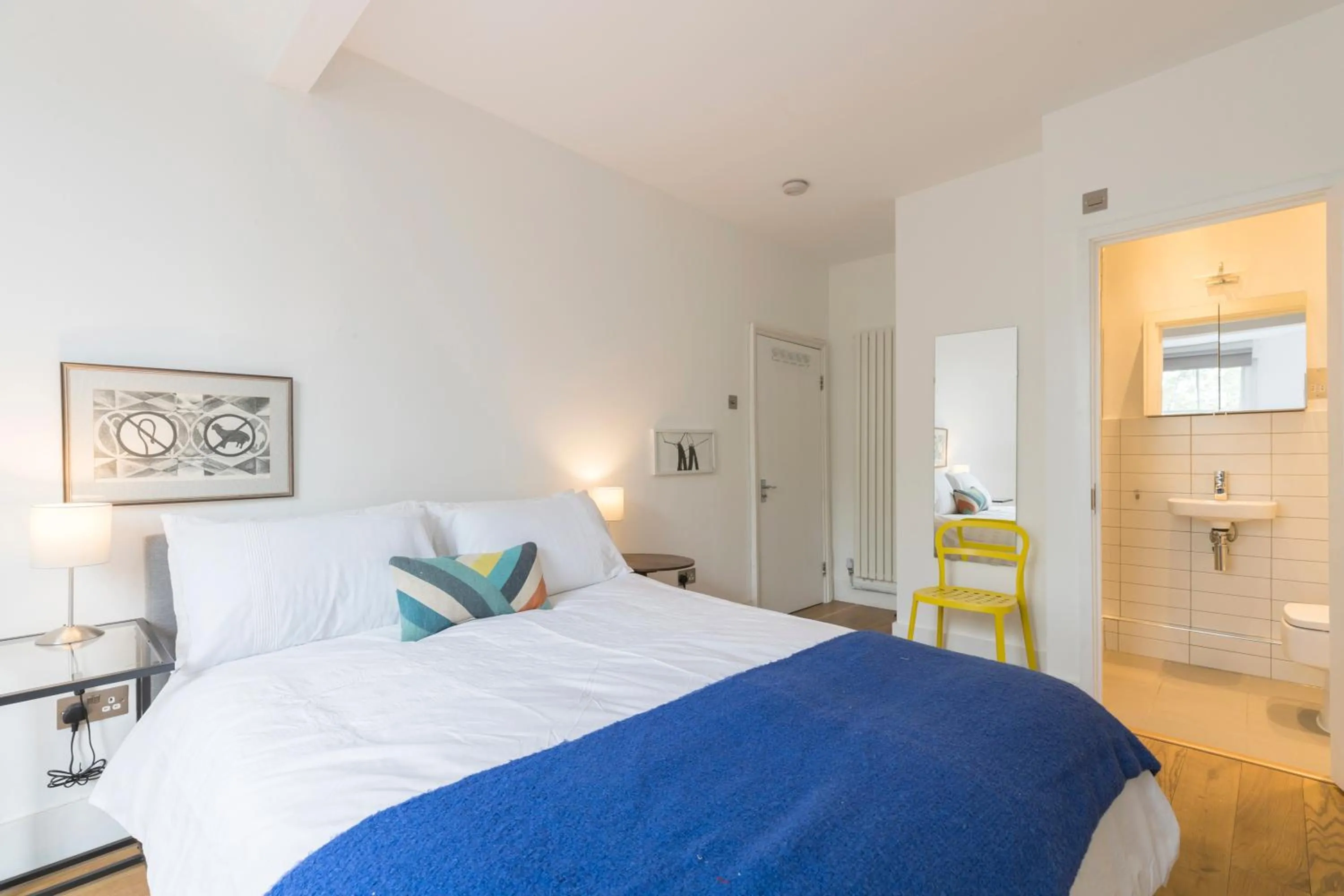 Bedroom, Bed in AVAL Spacious and chic flat in Angel