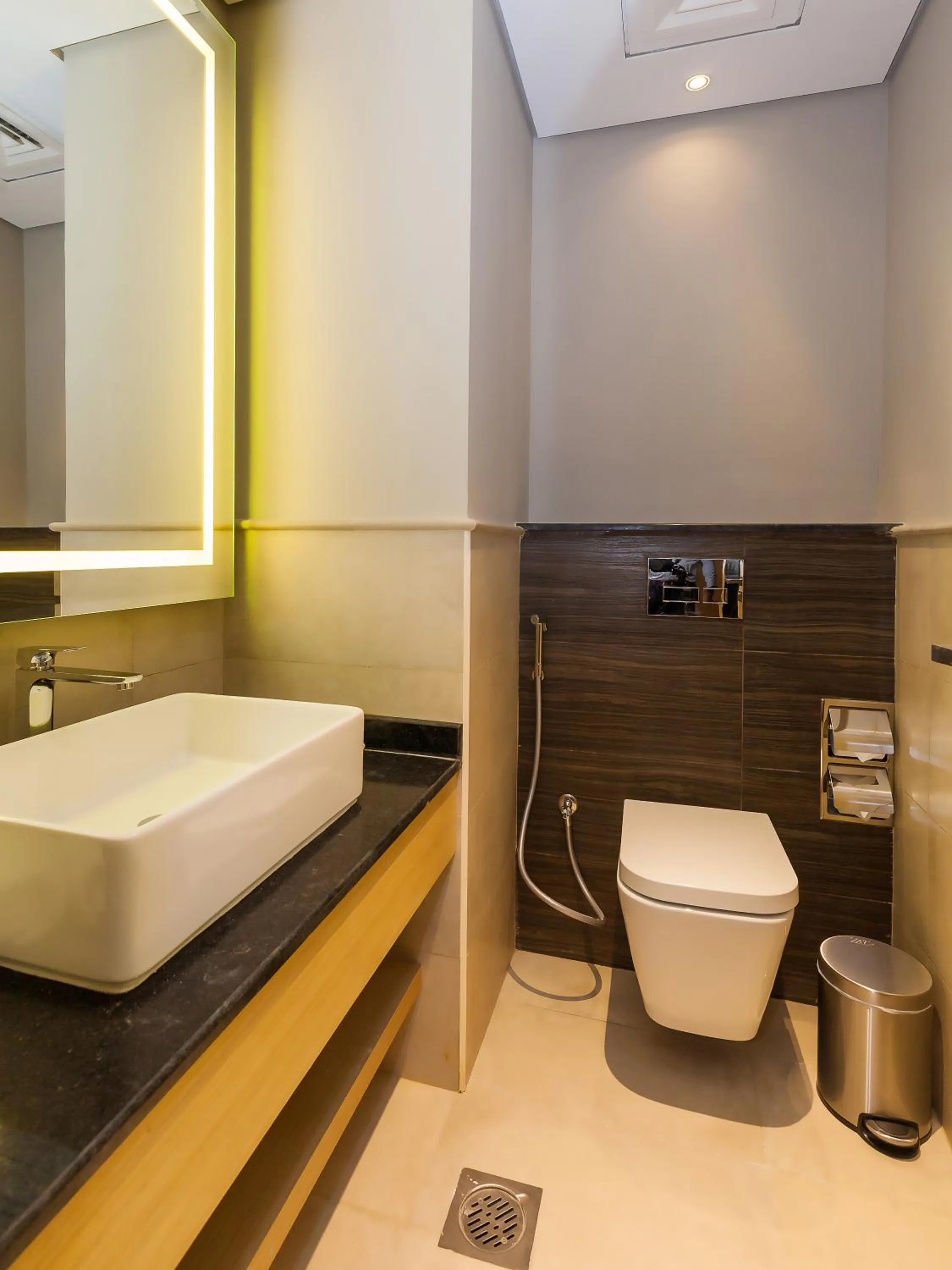 Shower in Flora Inn Hotel Dubai Airport