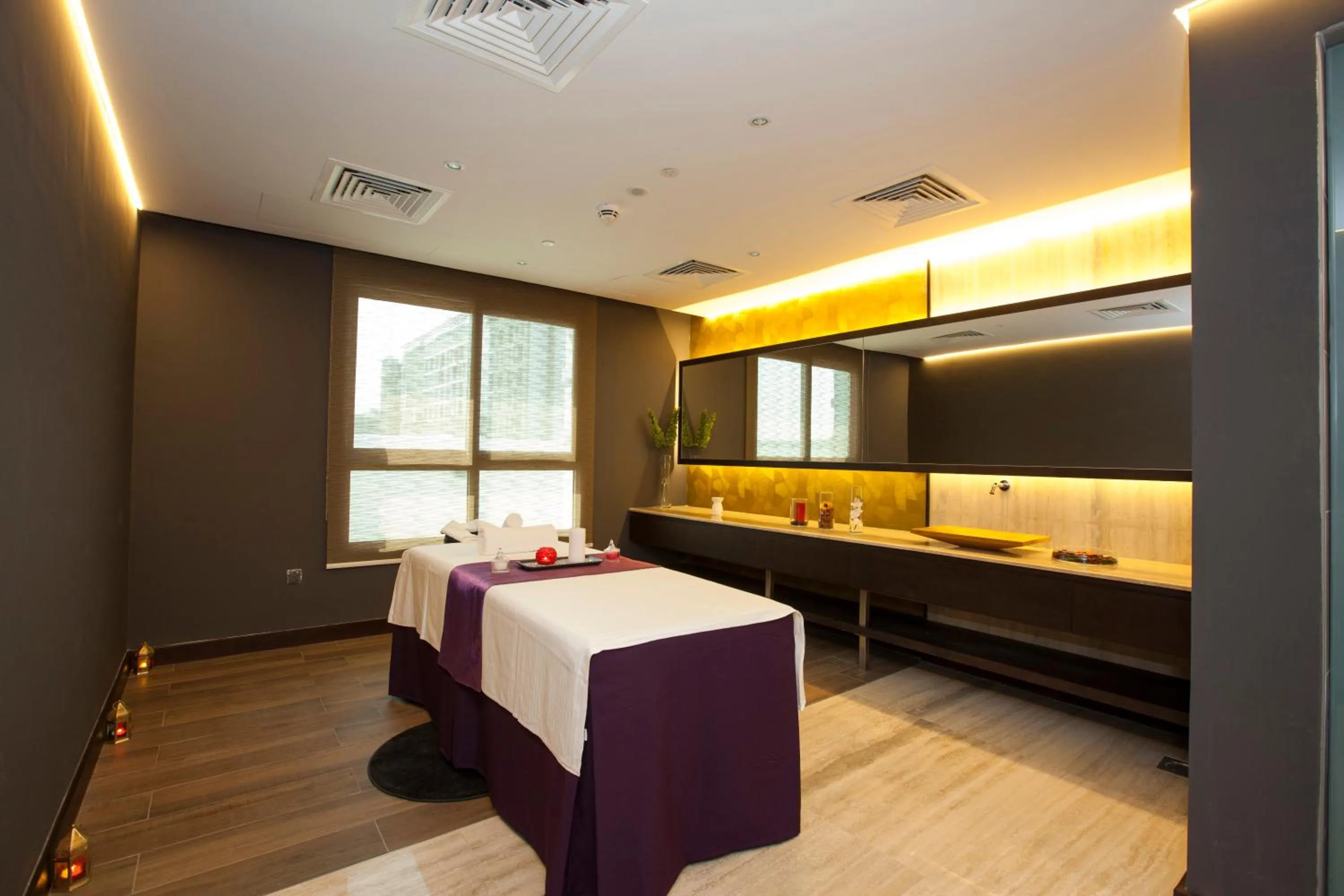 Massage, Bed in Flora Inn Hotel Dubai Airport