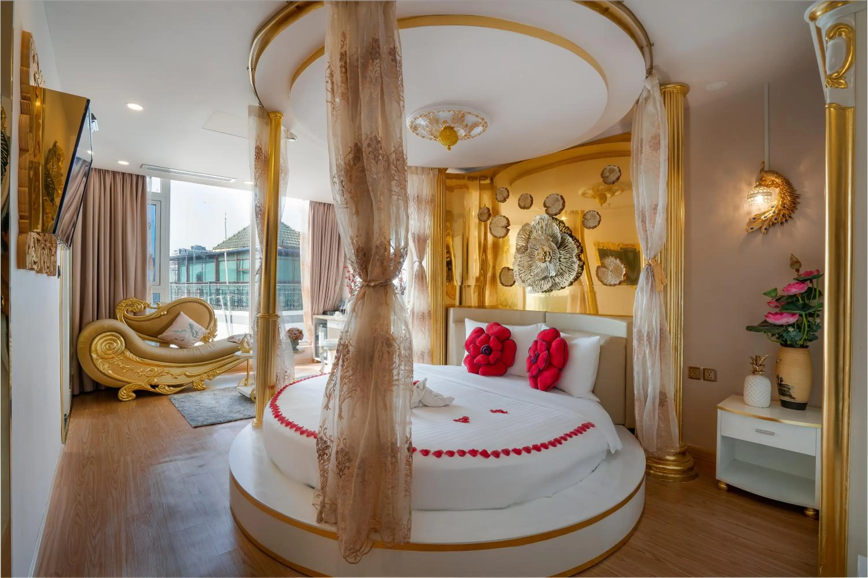Gold King with Park View in Cicilia Saigon Center