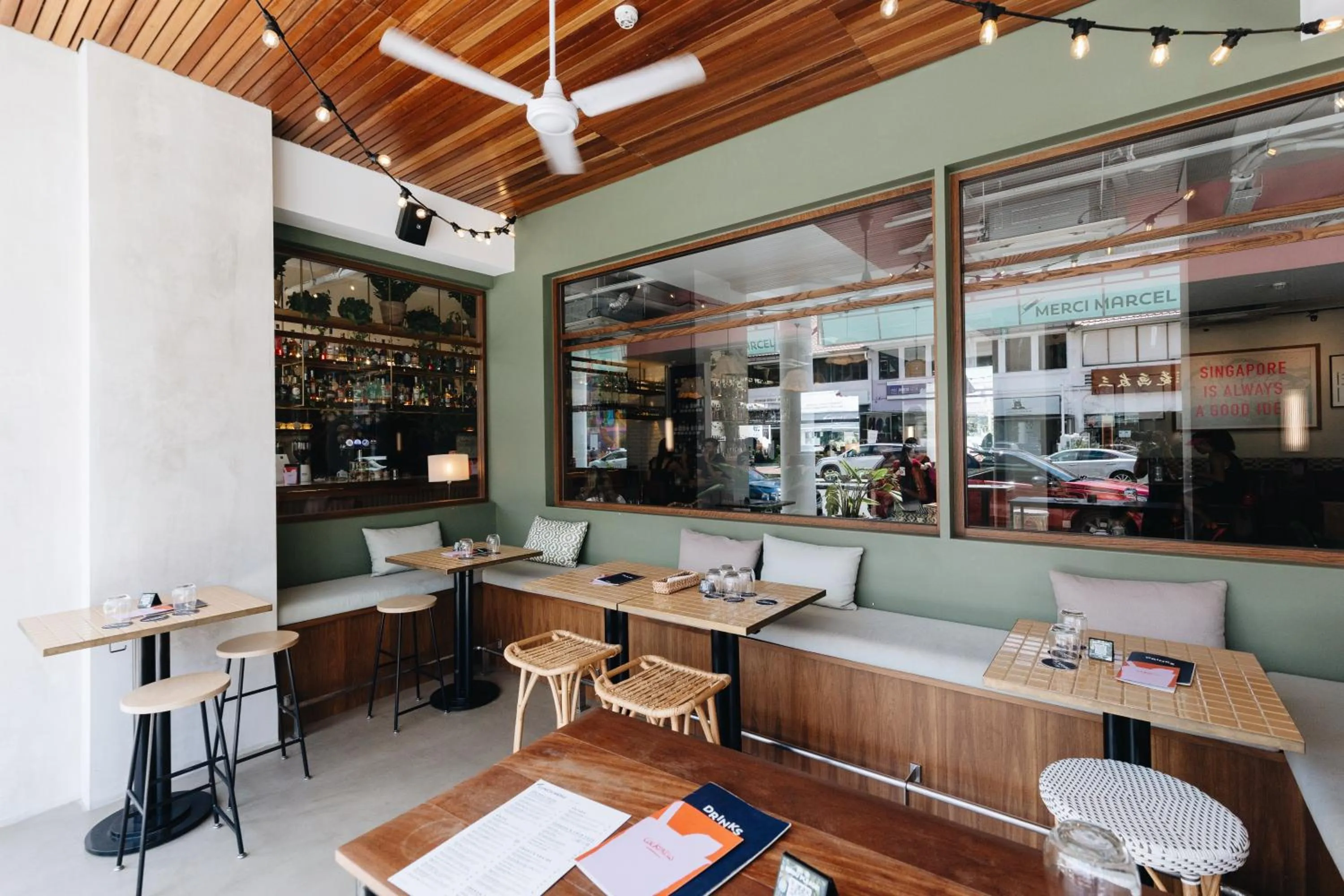 Restaurant/places to eat in Santa Grand Hotel East Coast a NuVe Group Collection