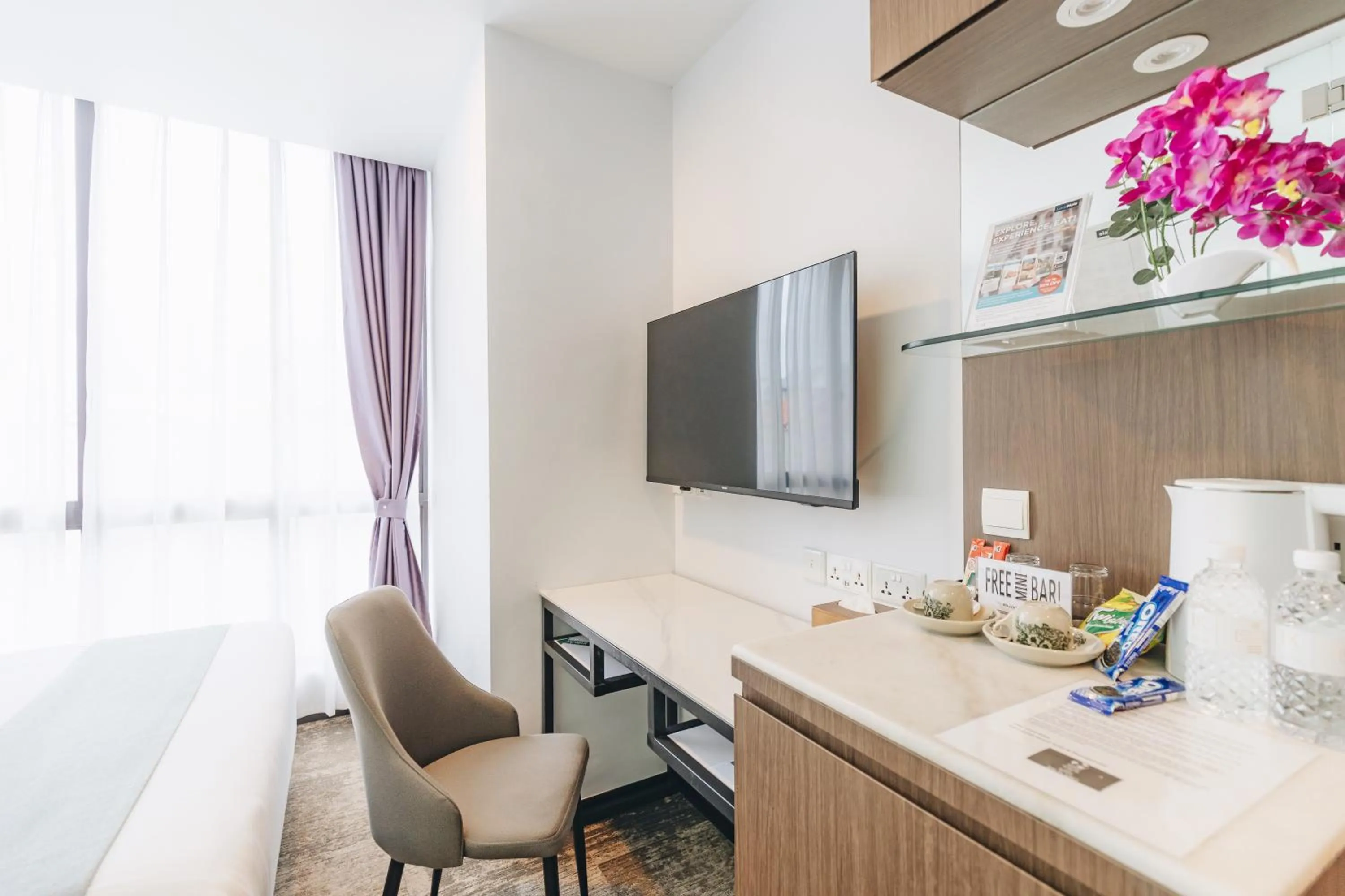 TV and multimedia in Santa Grand Hotel East Coast a NuVe Group Collection