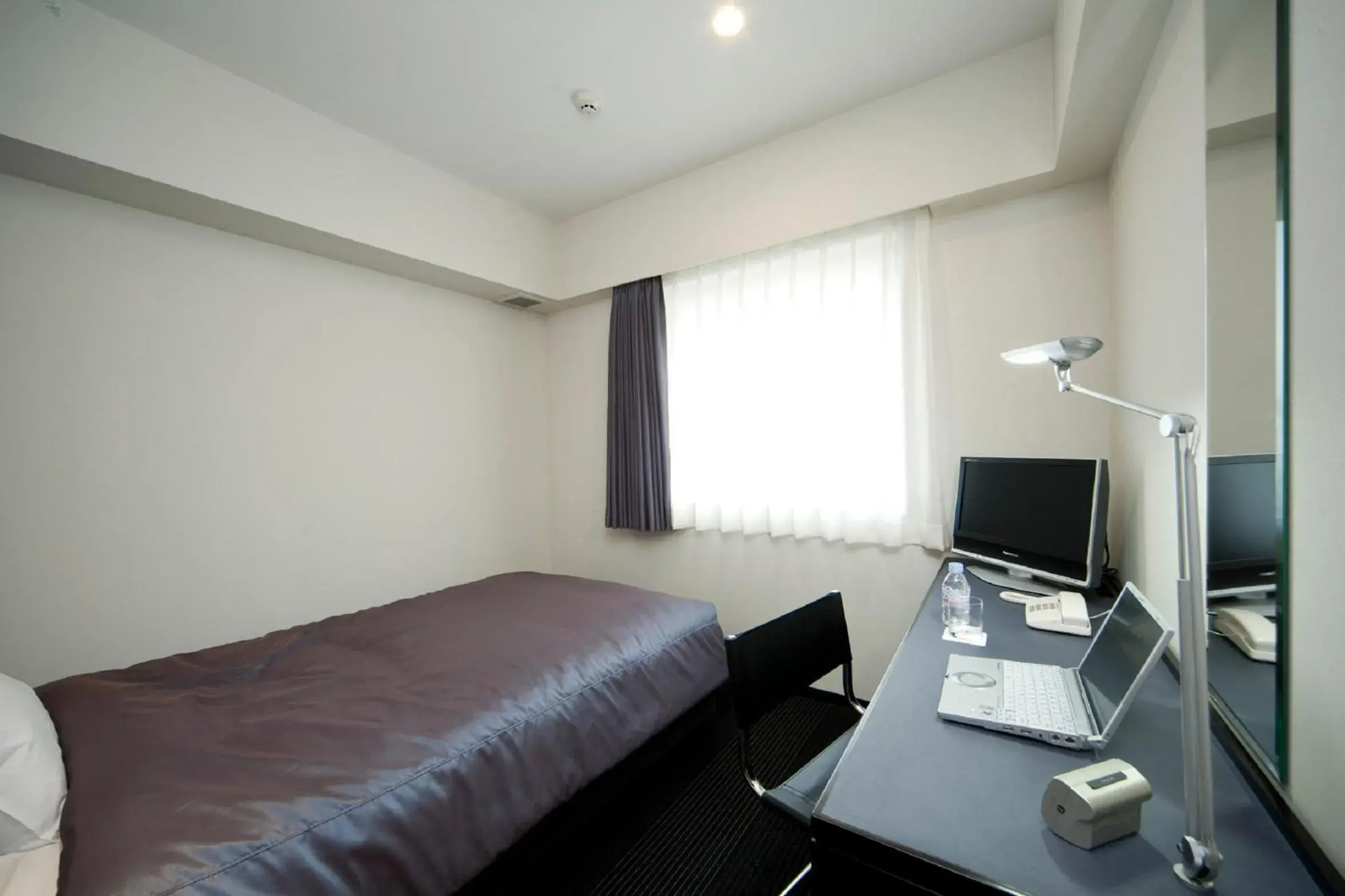 Photo of the whole room, Bed in Hotel Mid In Meguro Ekimae Photo of the whole room, Bed in Hotel Mid In Meguro Ekimae