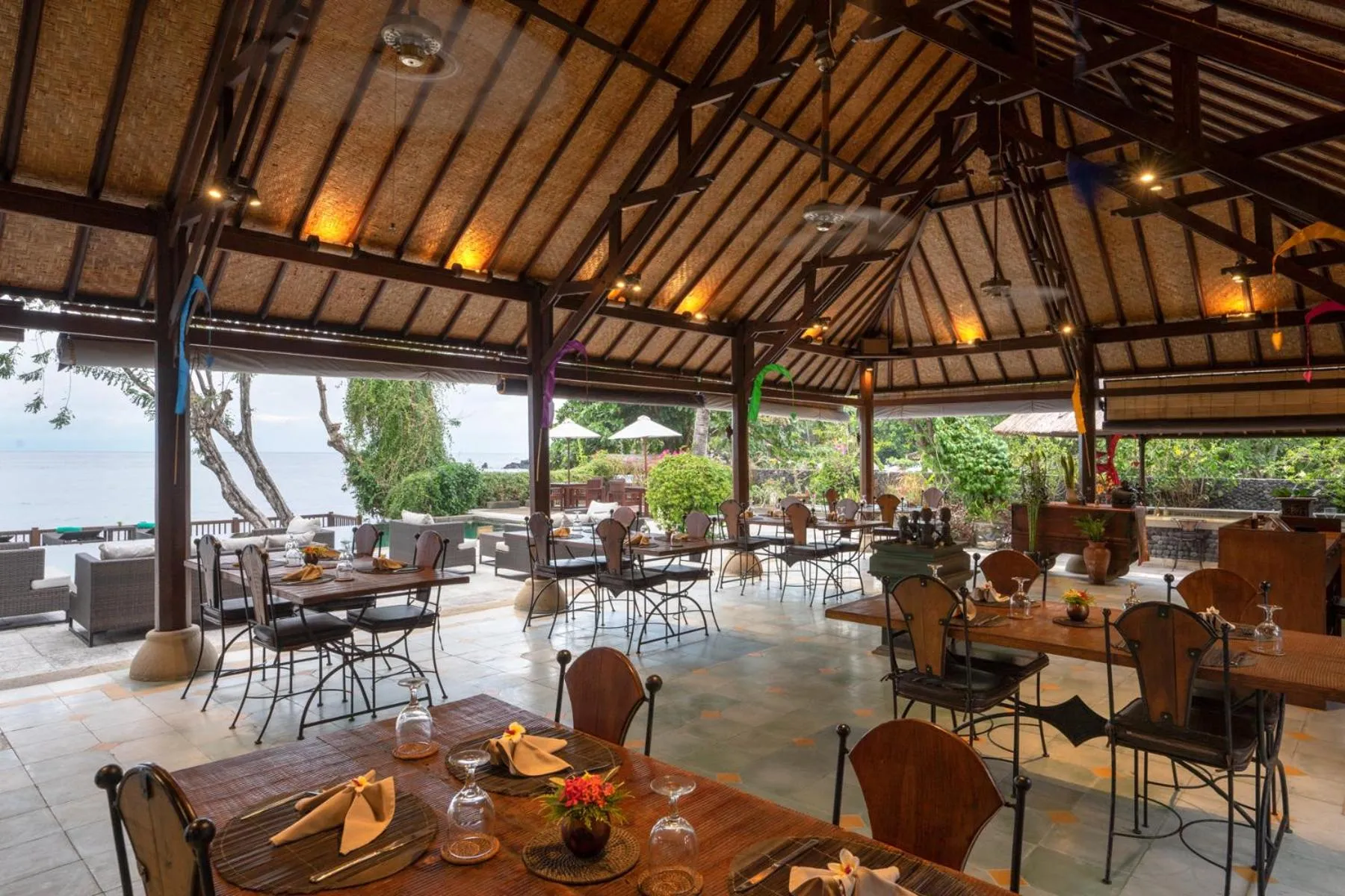Restaurant/places to eat in Mimpi Resort Tulamben