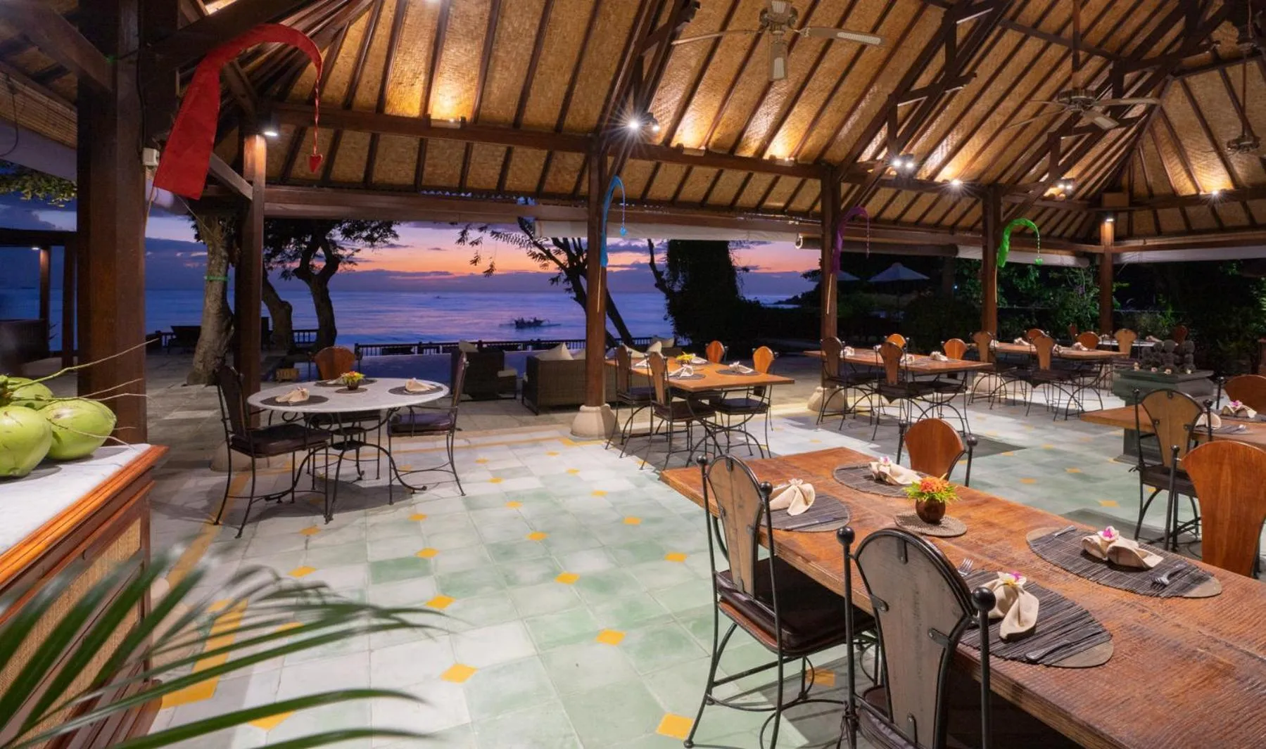 Restaurant/places to eat in Mimpi Resort Tulamben