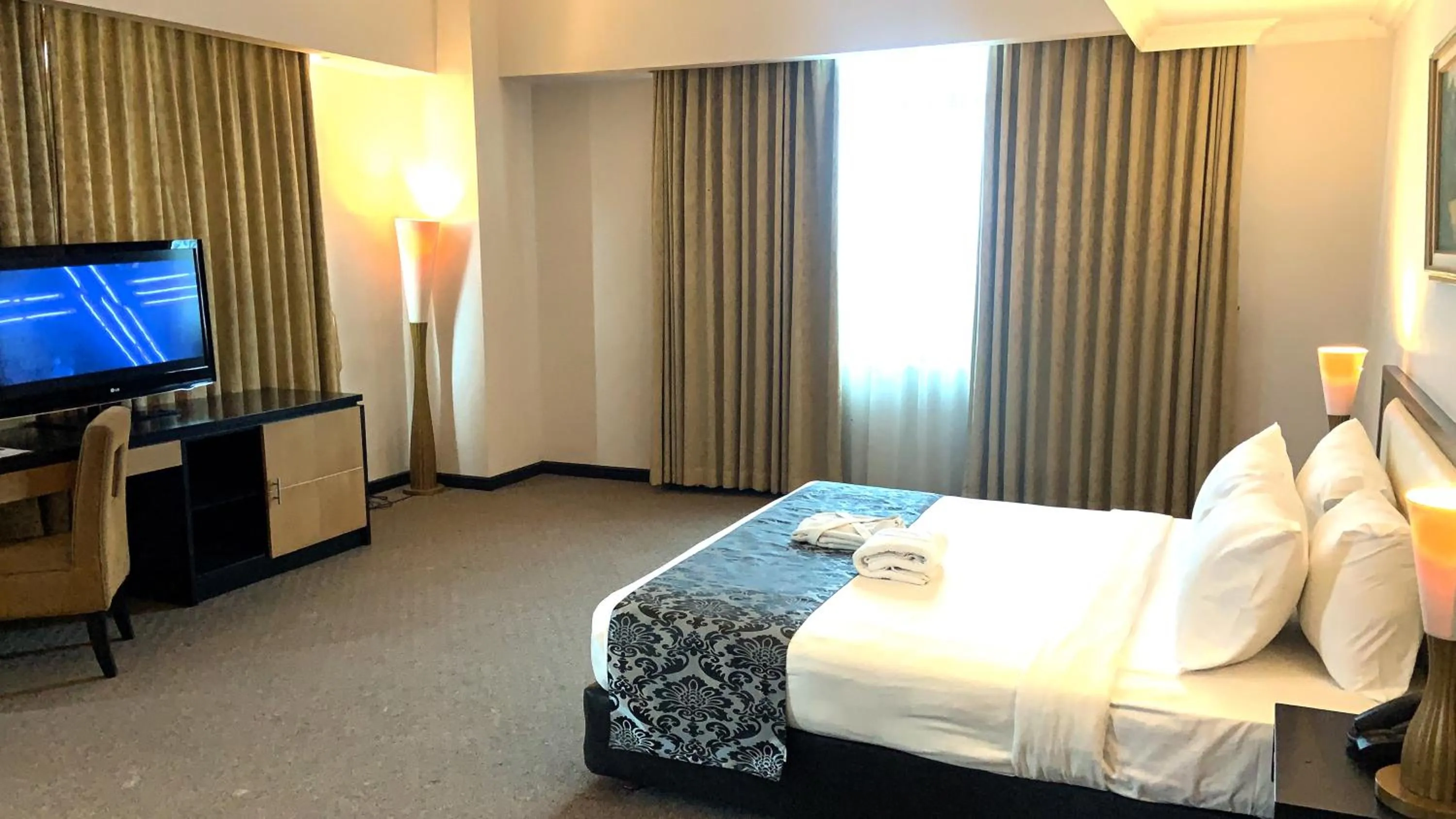 Photo of the whole room, Bed in Grand Jatra Hotel Pekanbaru