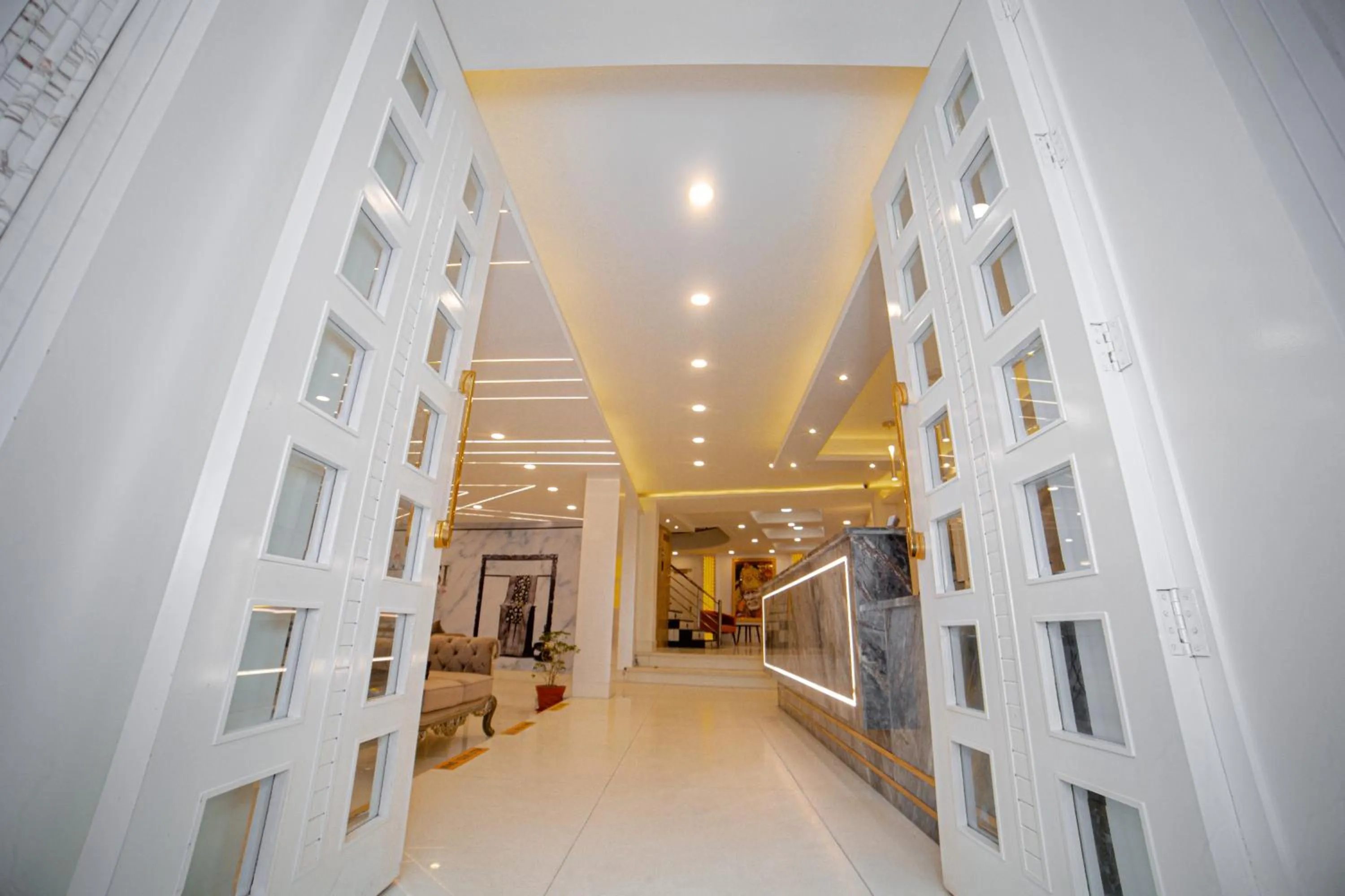 Facade/entrance in Pearl Courtyard