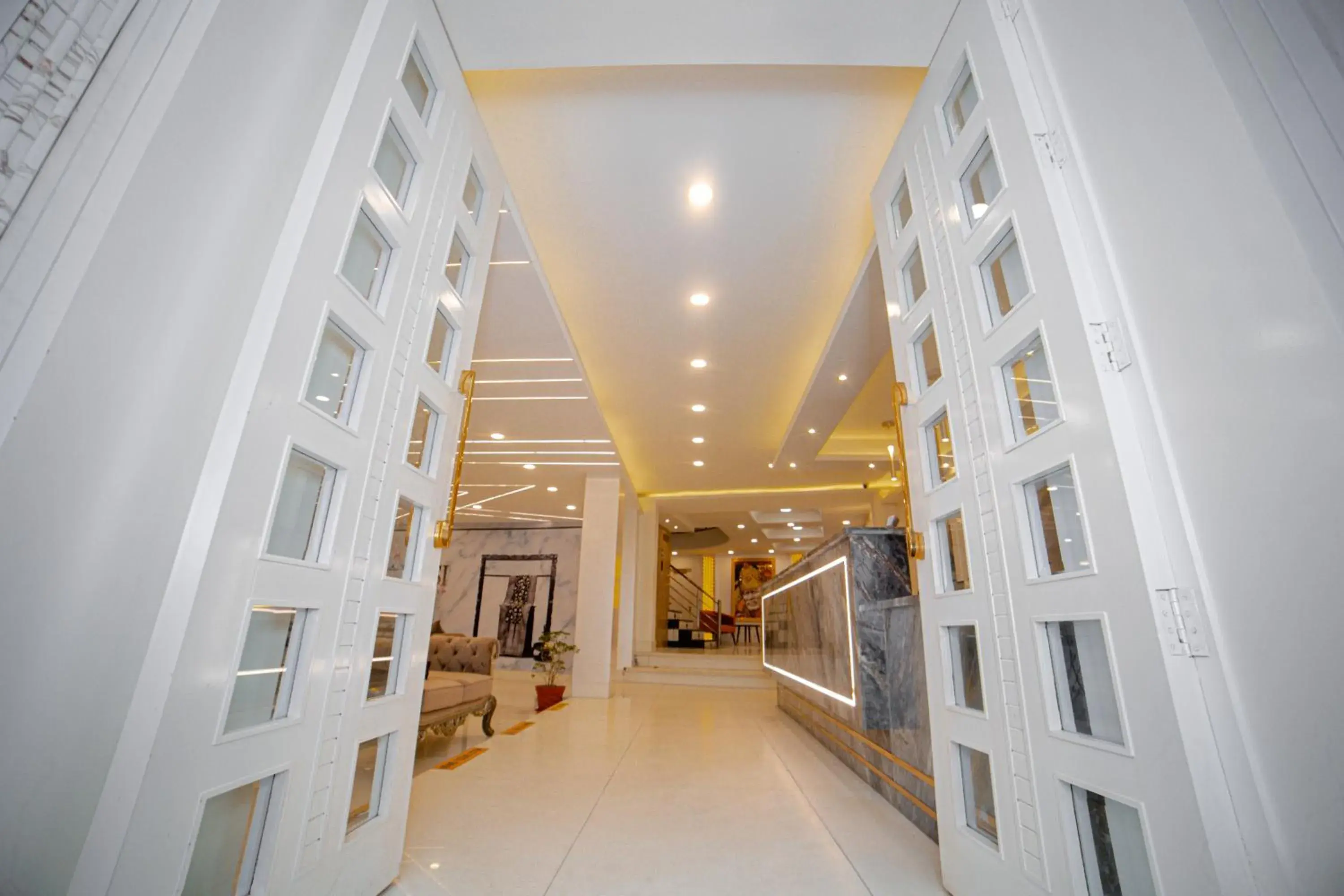 Facade/entrance in Pearl Courtyard Facade/entrance in Pearl Courtyard