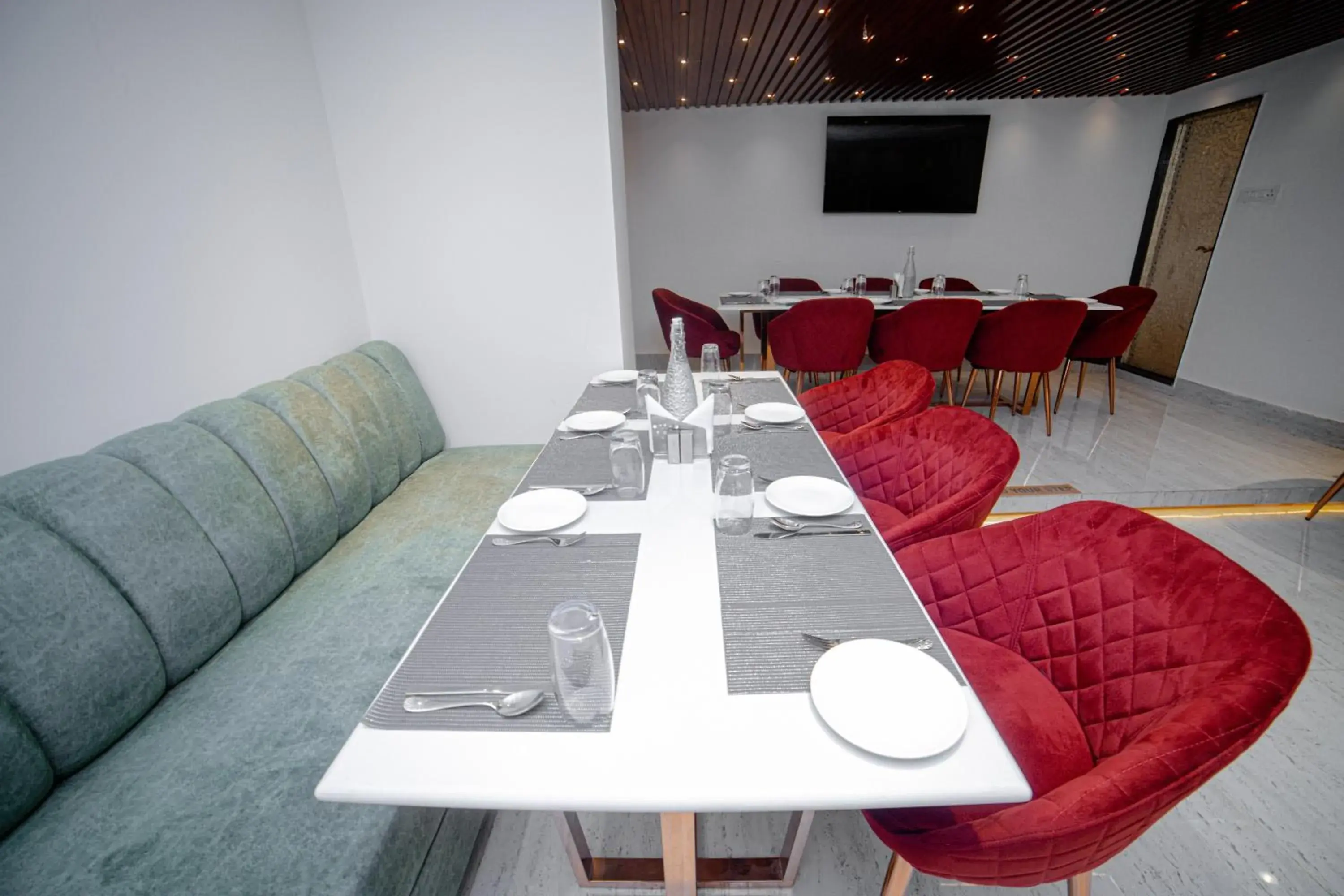 Restaurant/places to eat in Pearl Courtyard Restaurant/places to eat in Pearl Courtyard