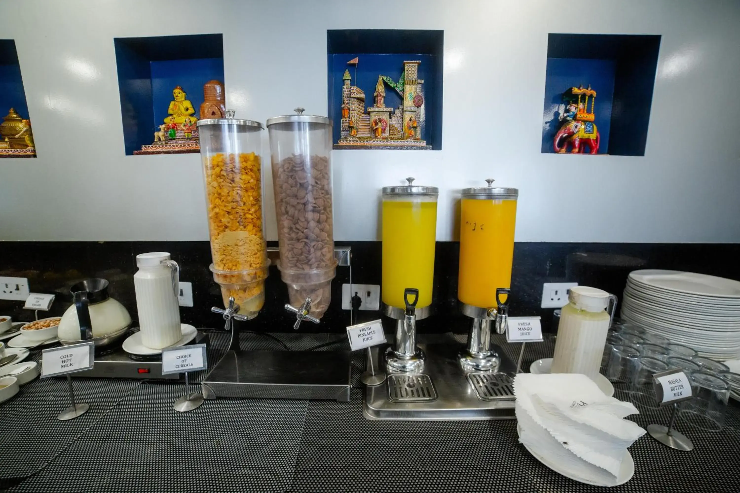 Buffet breakfast in Pearl Courtyard Buffet breakfast in Pearl Courtyard